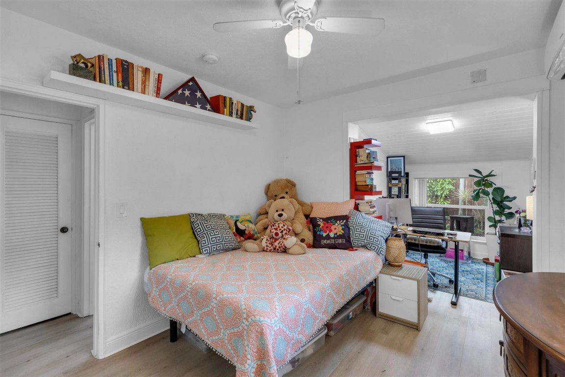 Park Road Manor 30-19 B - Residential