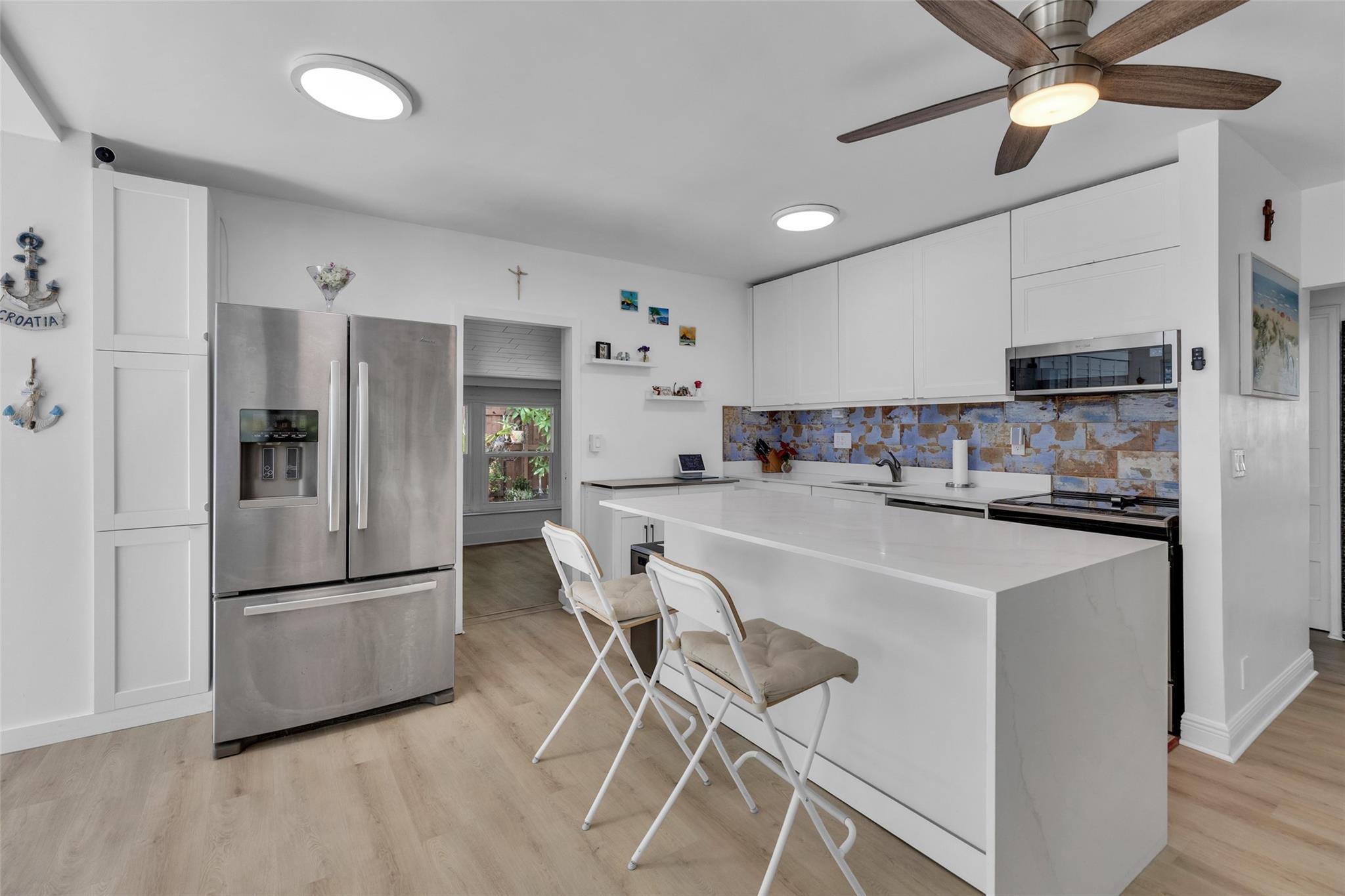 Park Road Manor 30-19 B - Residential