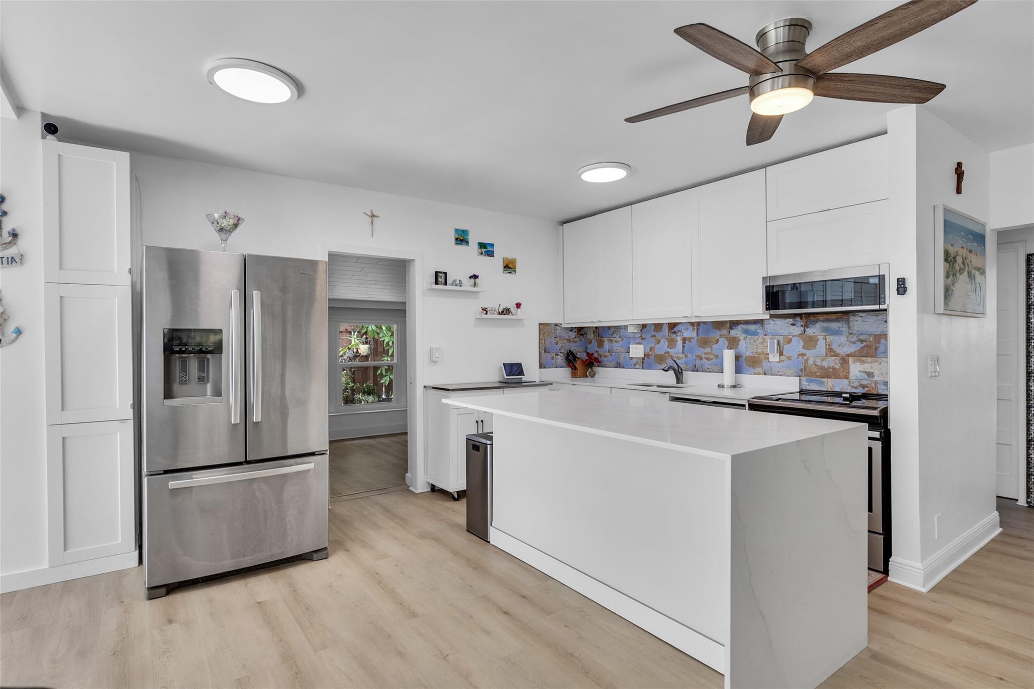 Park Road Manor 30-19 B - Residential