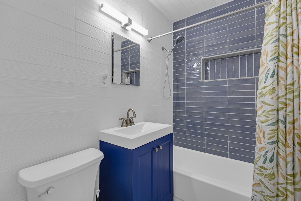 Park Road Manor 30-19 B - Residential