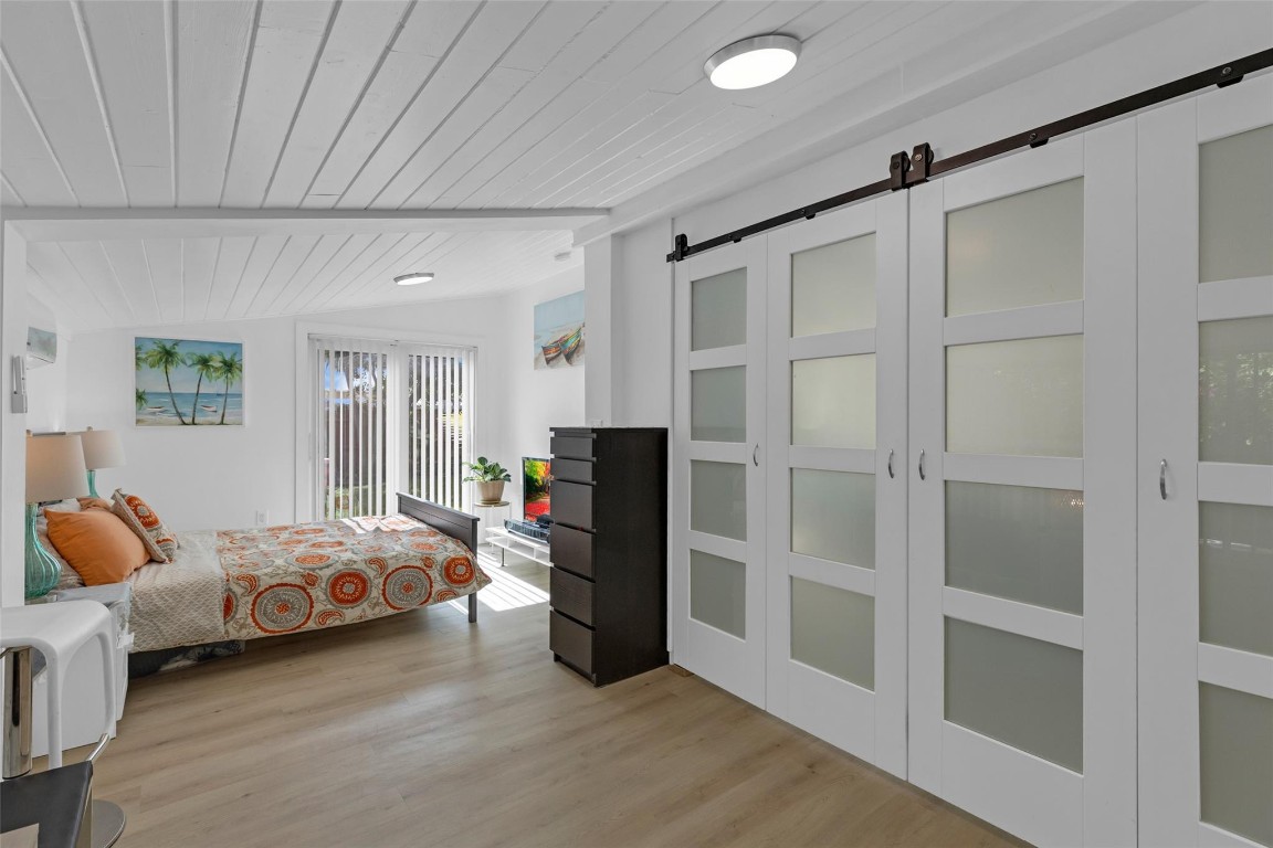 Park Road Manor 30-19 B - Residential