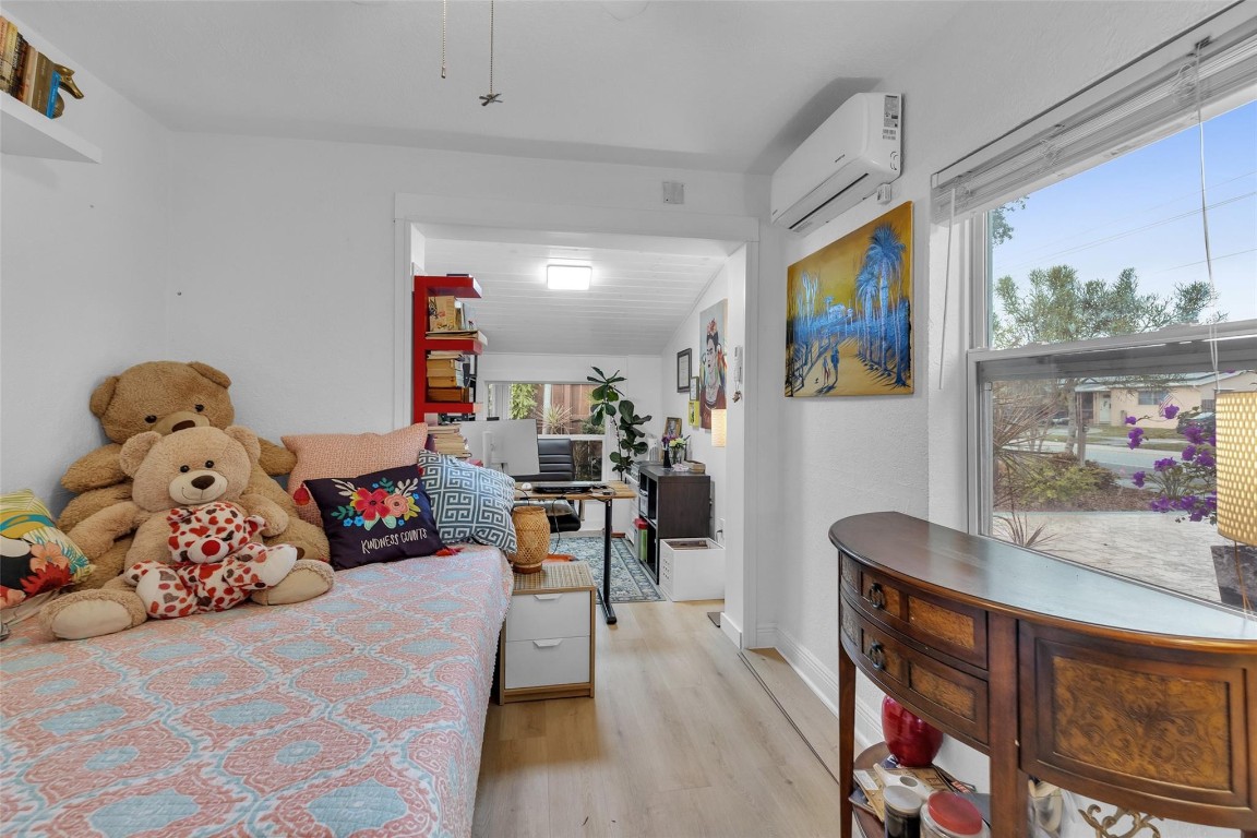 Park Road Manor 30-19 B - Residential