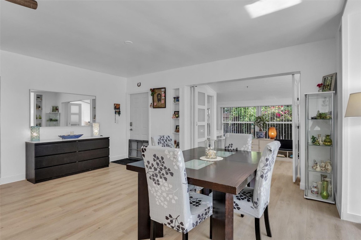 Park Road Manor 30-19 B - Residential