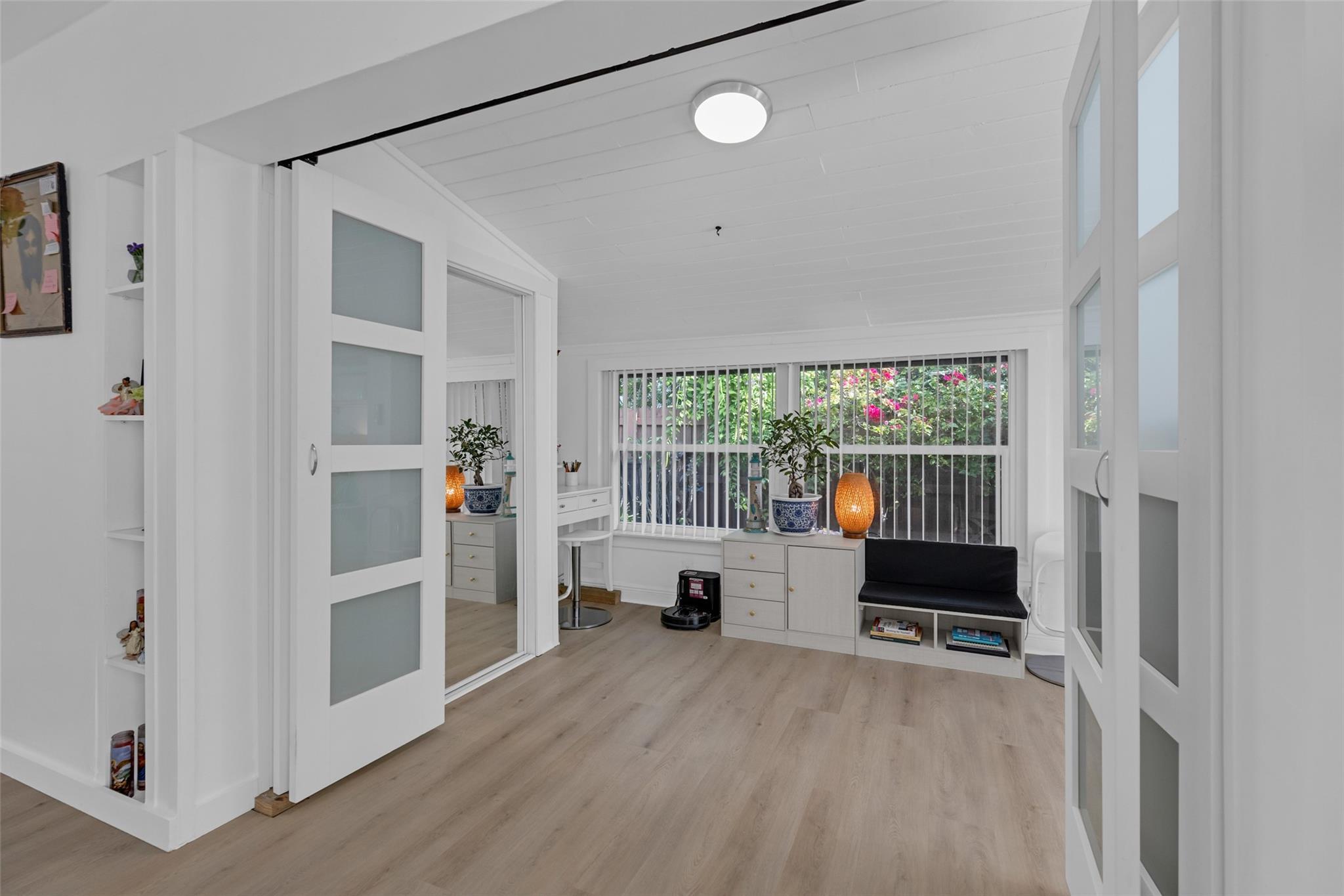 Park Road Manor 30-19 B - Residential