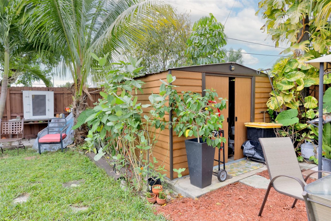 Park Road Manor 30-19 B - Residential