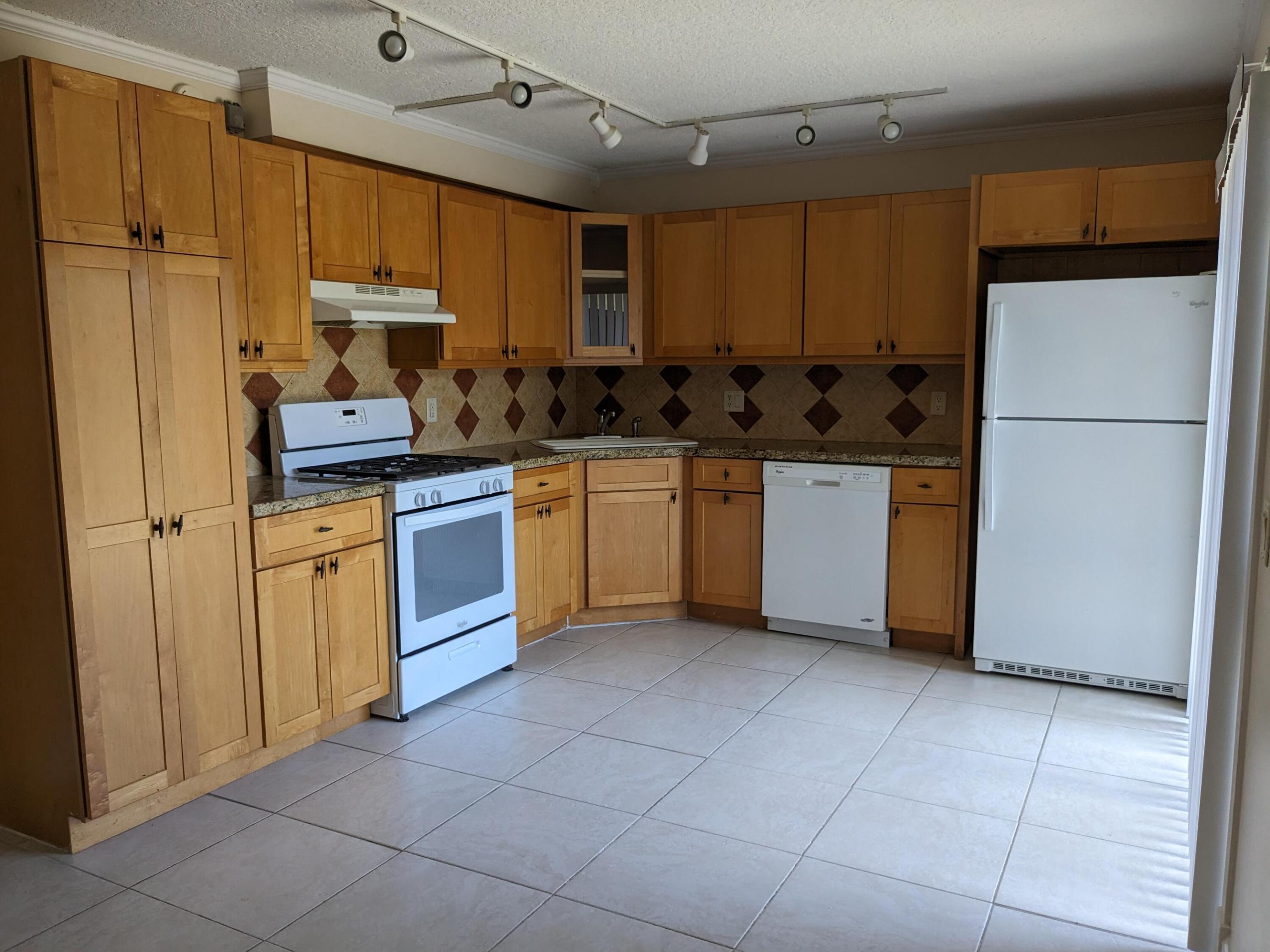 FOREST LAKES - Residential Lease