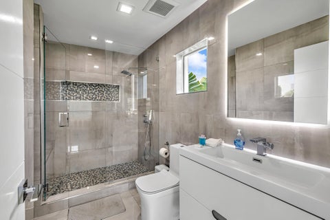 Tiny photo for 4921 NE 28TH Avenue, Lighthouse Point, FL 33064 (MLS # B26063573)