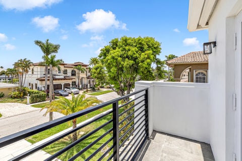 Tiny photo for 4921 NE 28TH Avenue, Lighthouse Point, FL 33064 (MLS # B26063573)