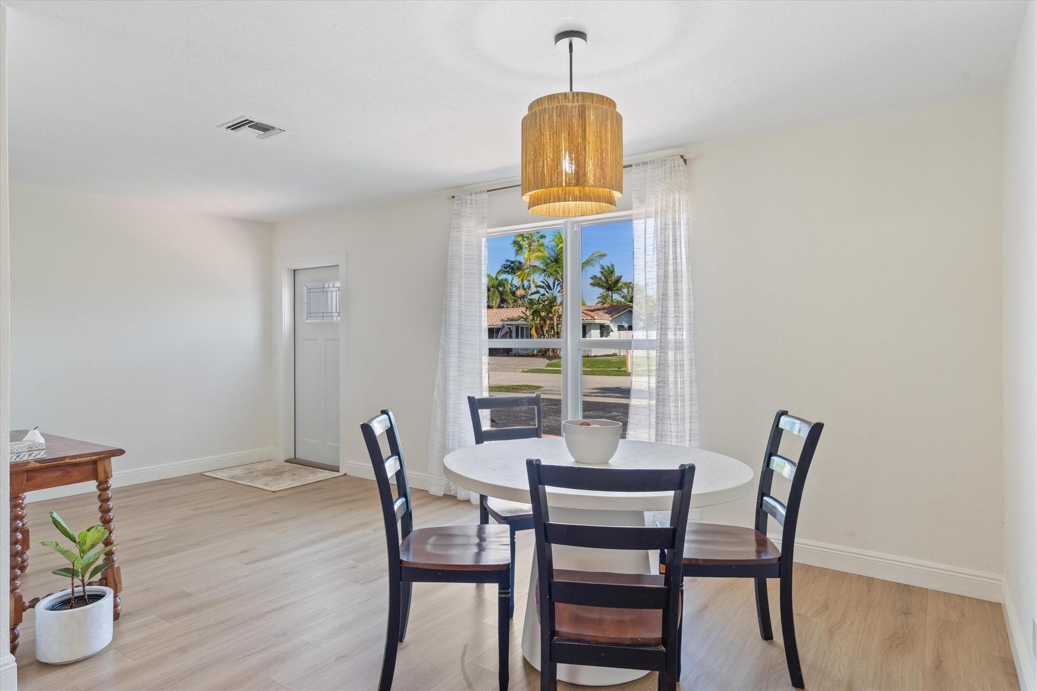 DEER-POMP ESTATES - Residential Lease