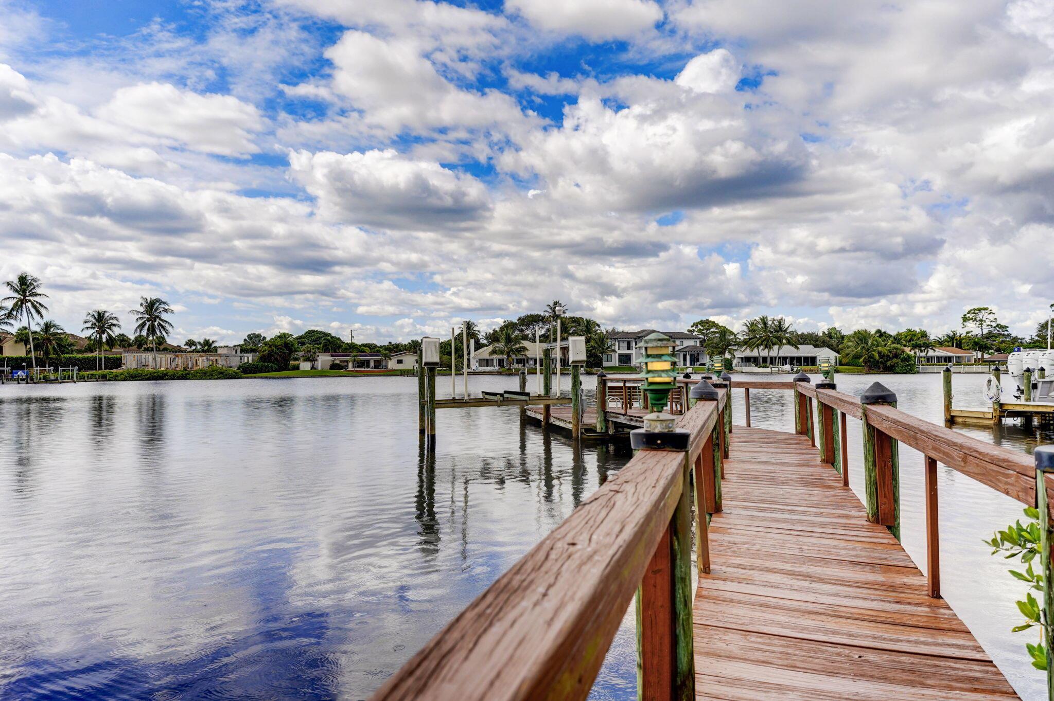 RIVER RIDGE (TEQUESTA) - Residential