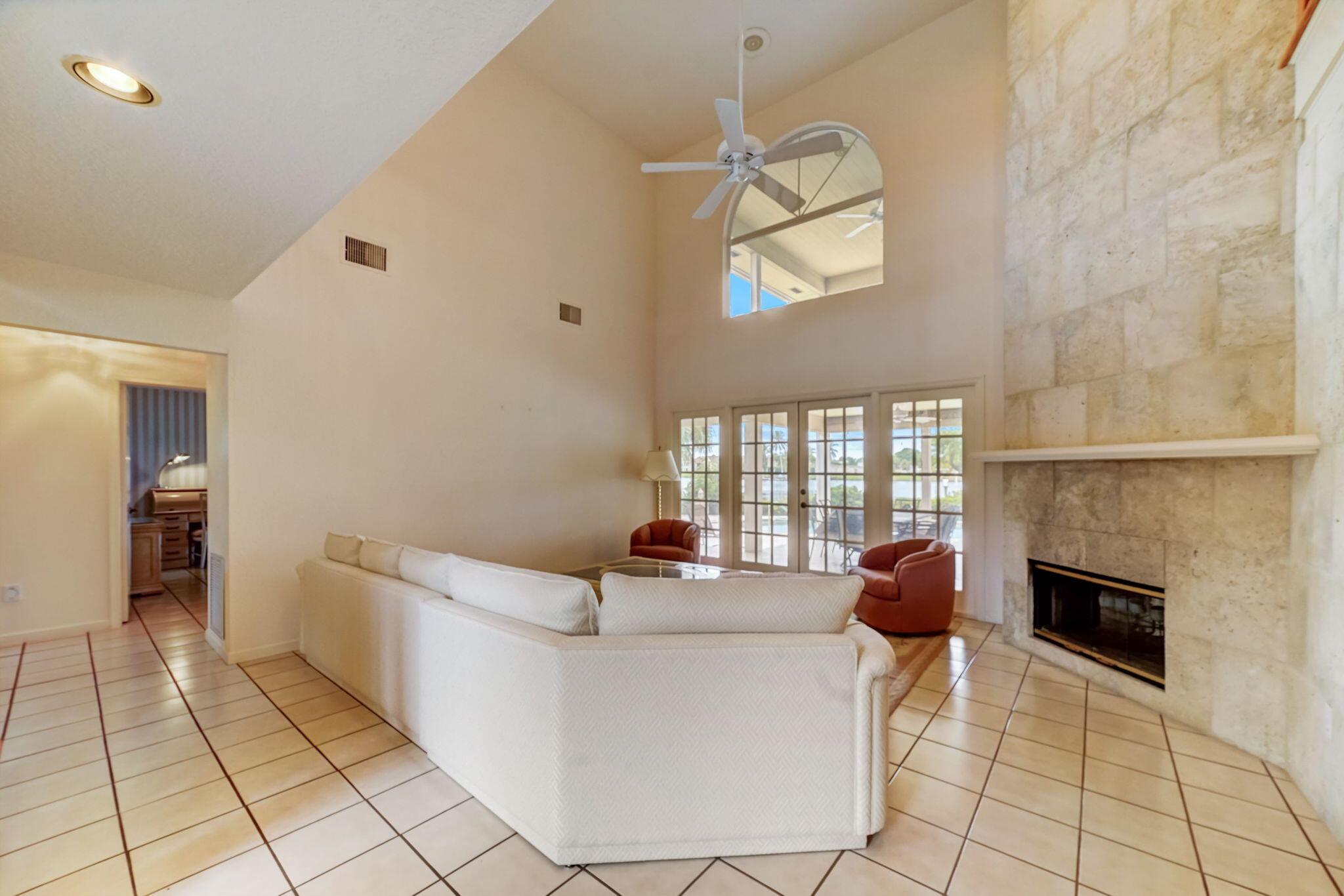 RIVER RIDGE (TEQUESTA) - Residential