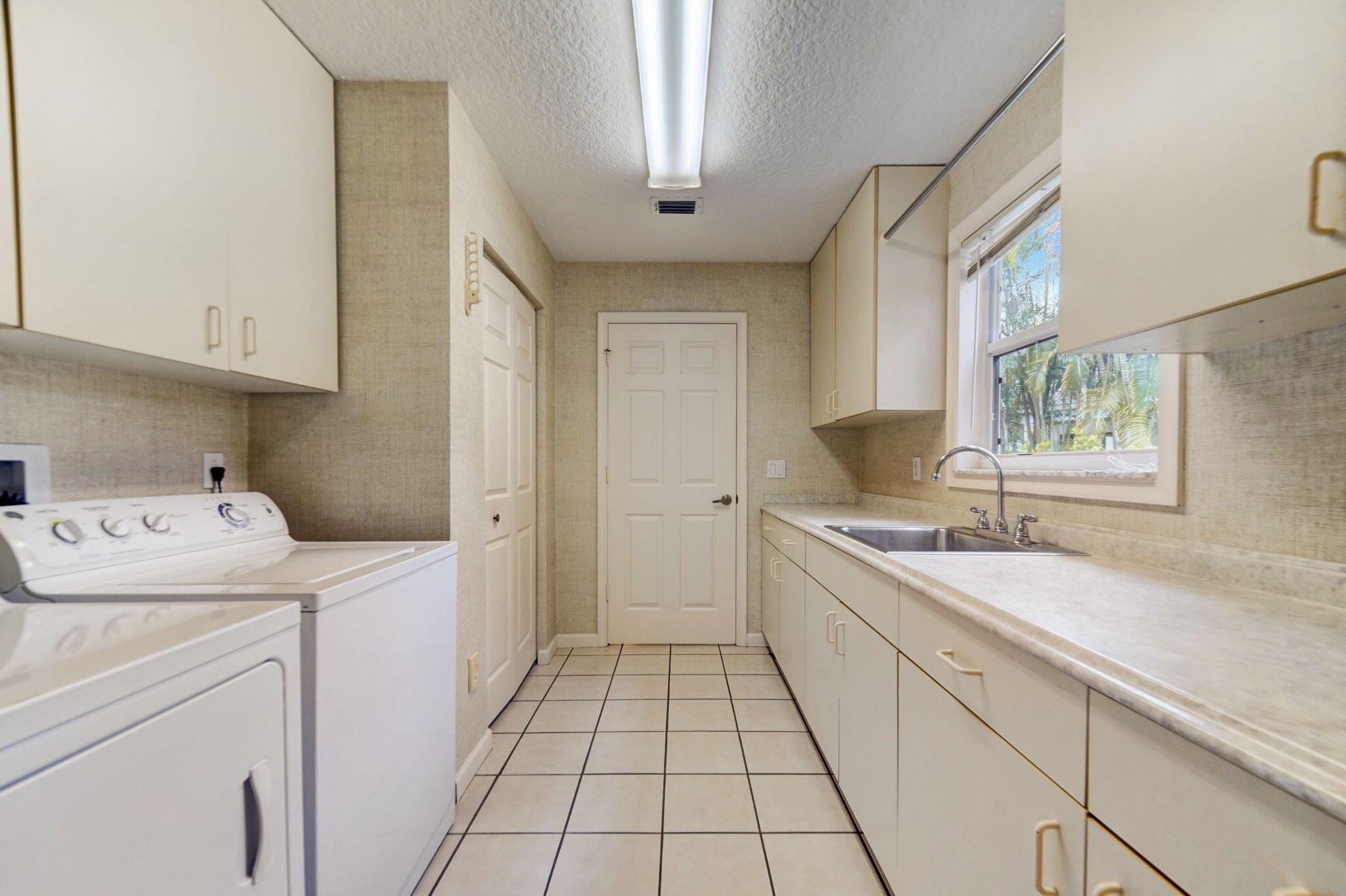 RIVER RIDGE (TEQUESTA) - Residential