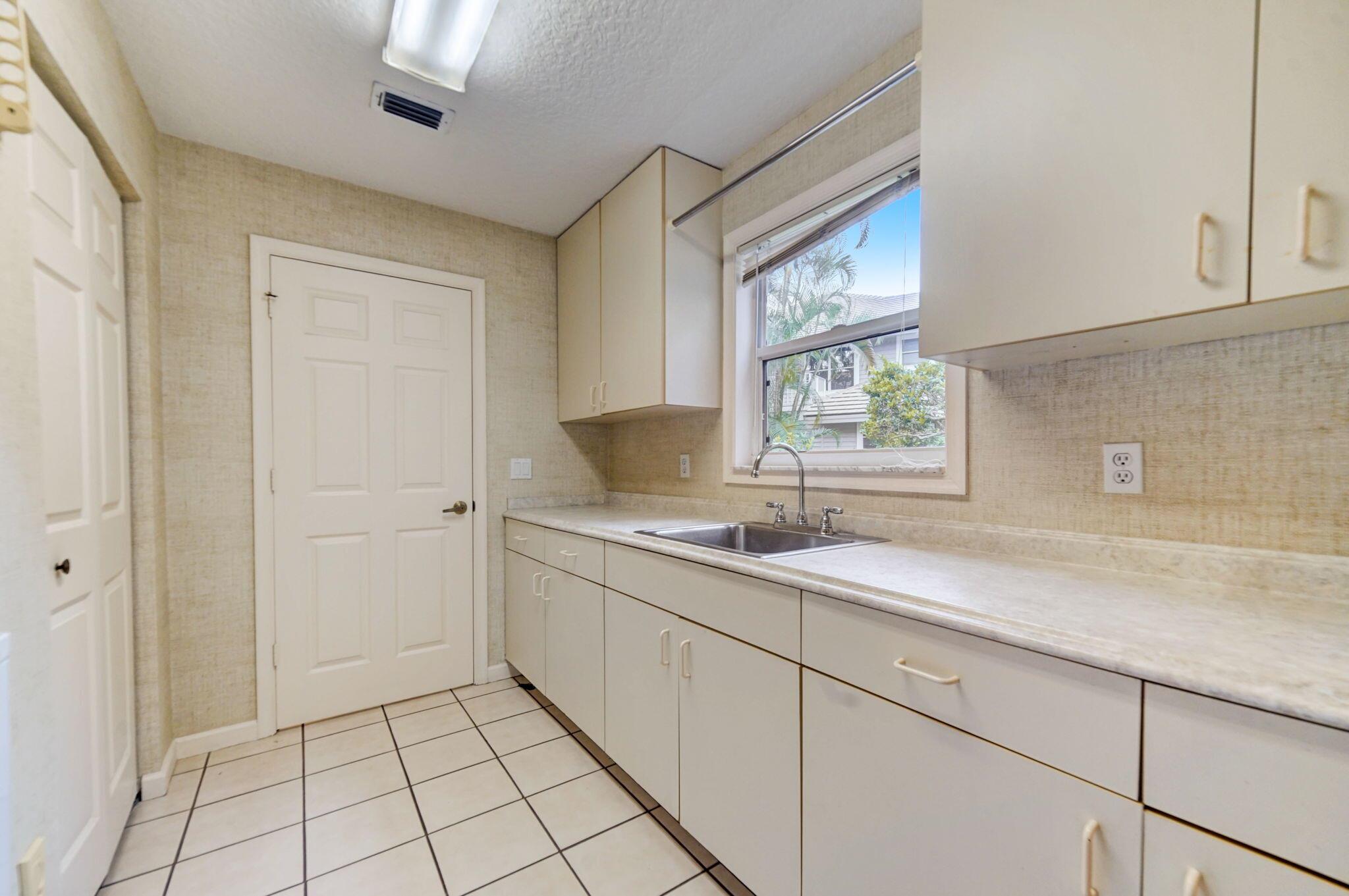 RIVER RIDGE (TEQUESTA) - Residential