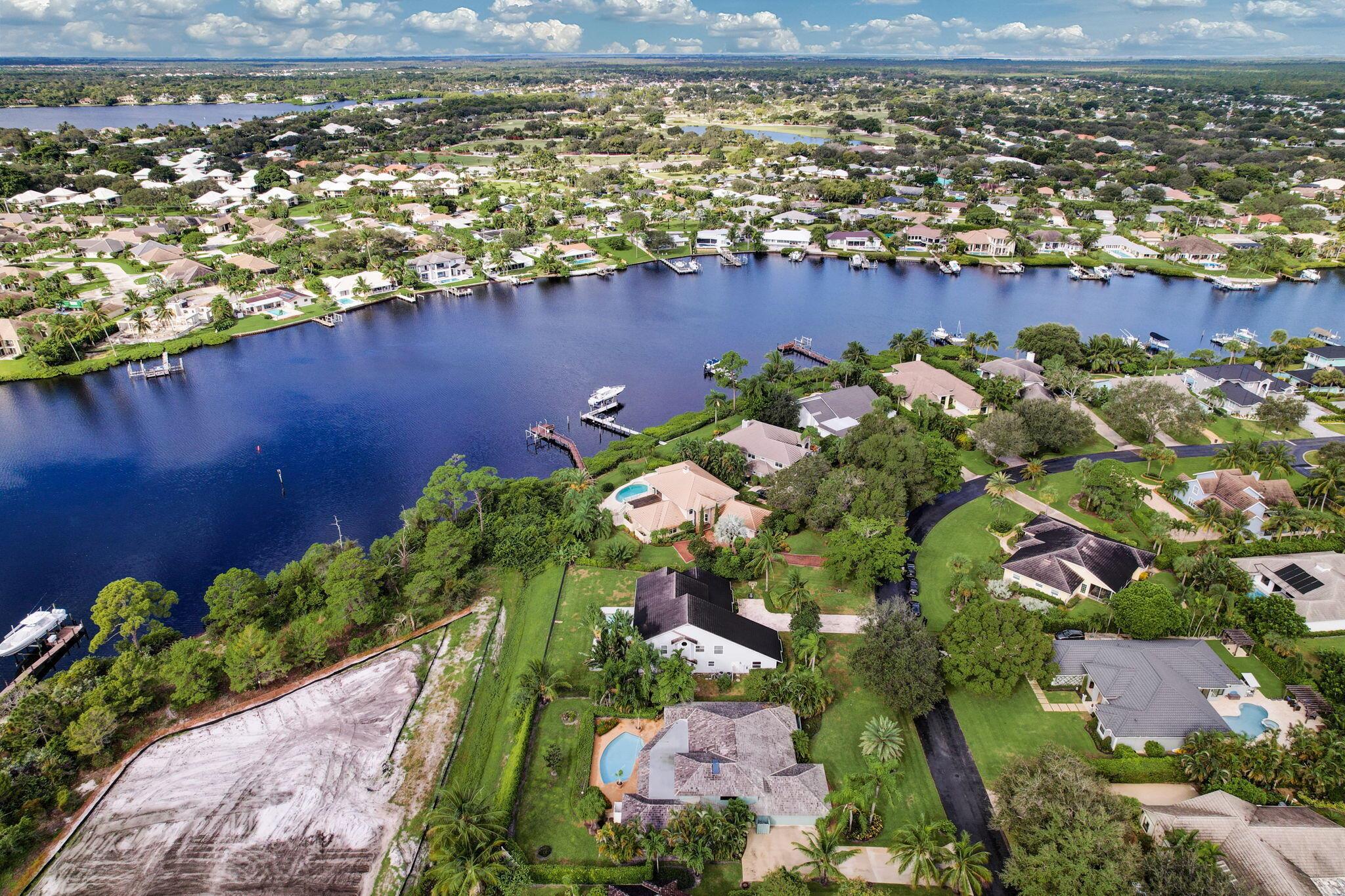 RIVER RIDGE (TEQUESTA) - Residential