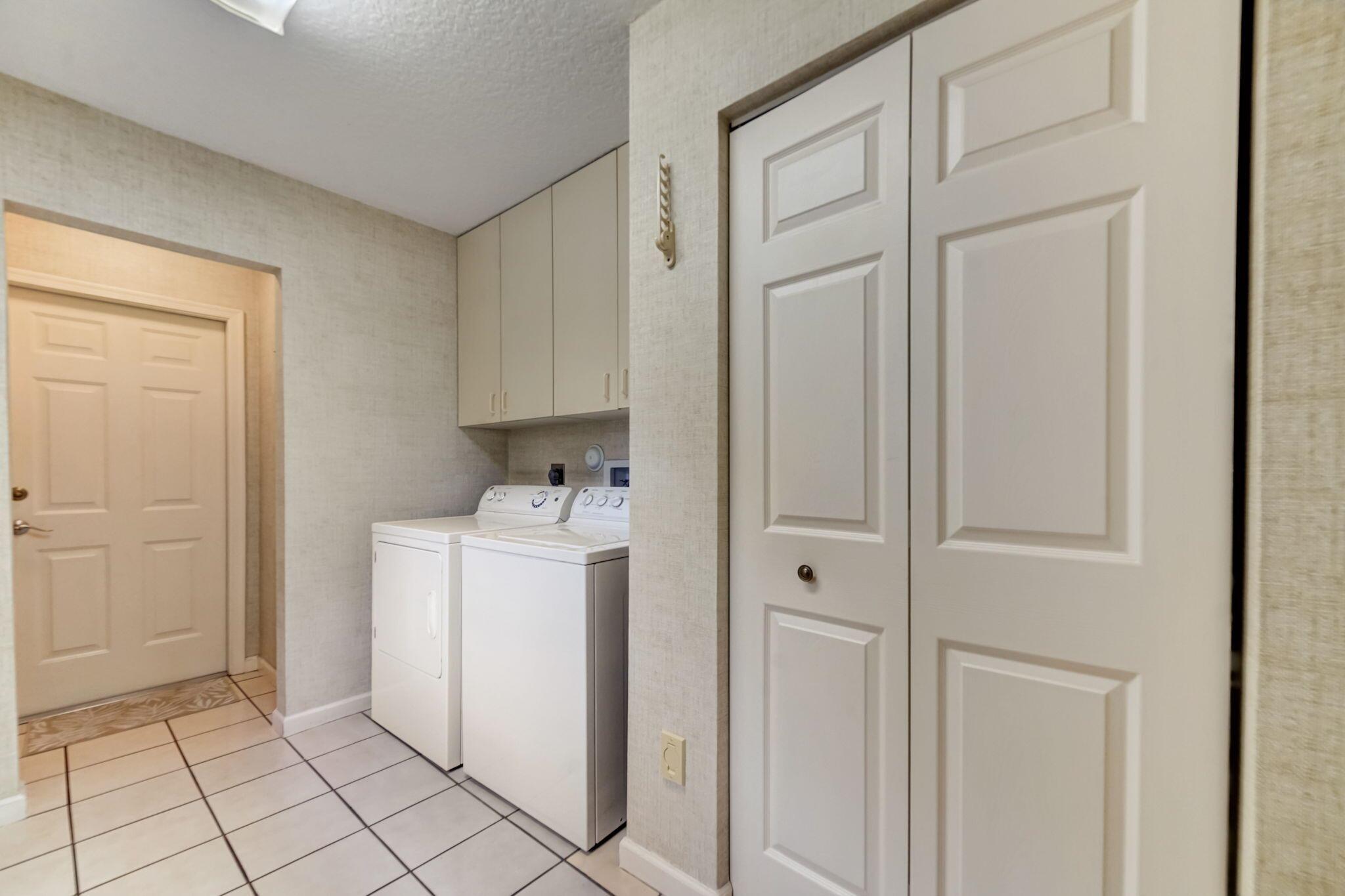 RIVER RIDGE (TEQUESTA) - Residential