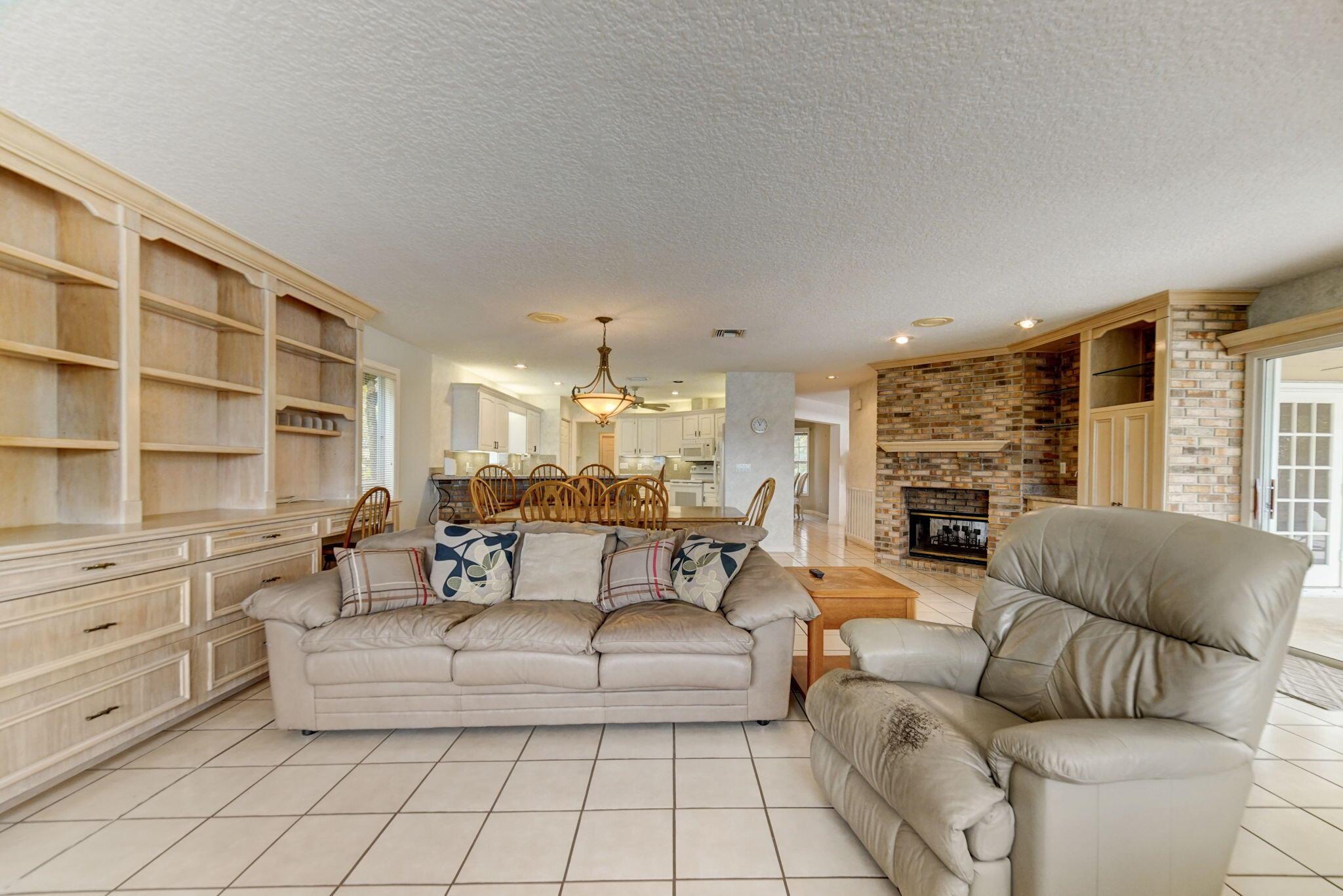 RIVER RIDGE (TEQUESTA) - Residential