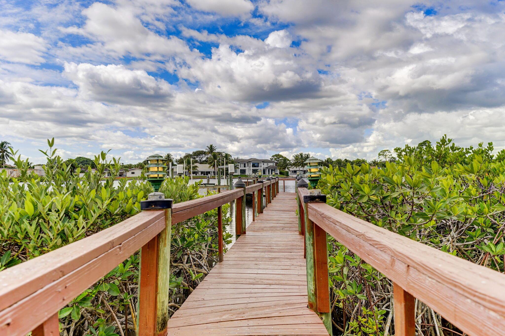 RIVER RIDGE (TEQUESTA) - Residential