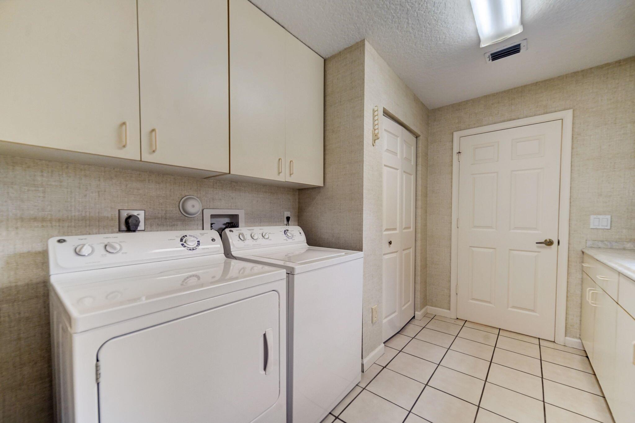 RIVER RIDGE (TEQUESTA) - Residential