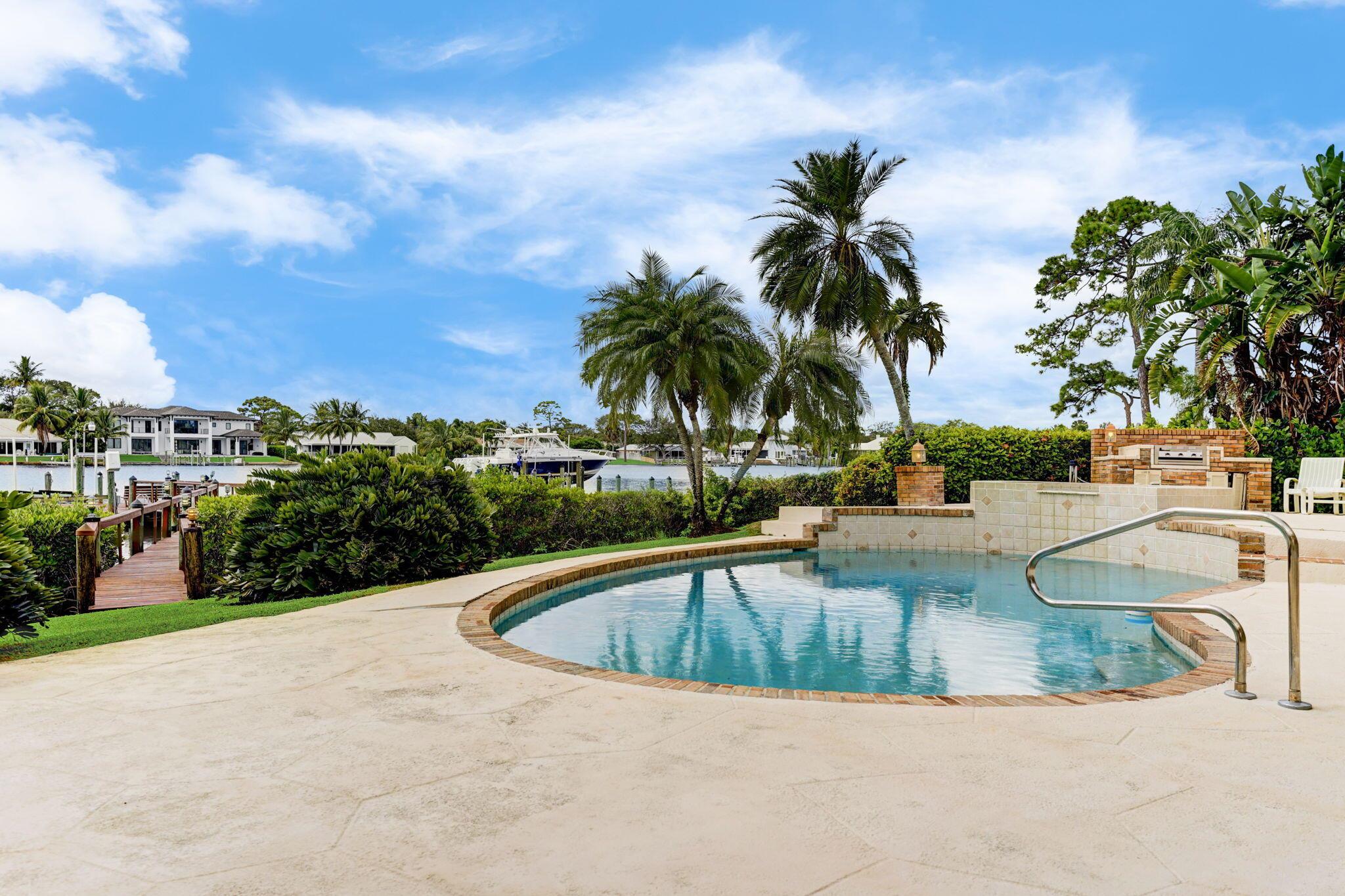 RIVER RIDGE (TEQUESTA) - Residential