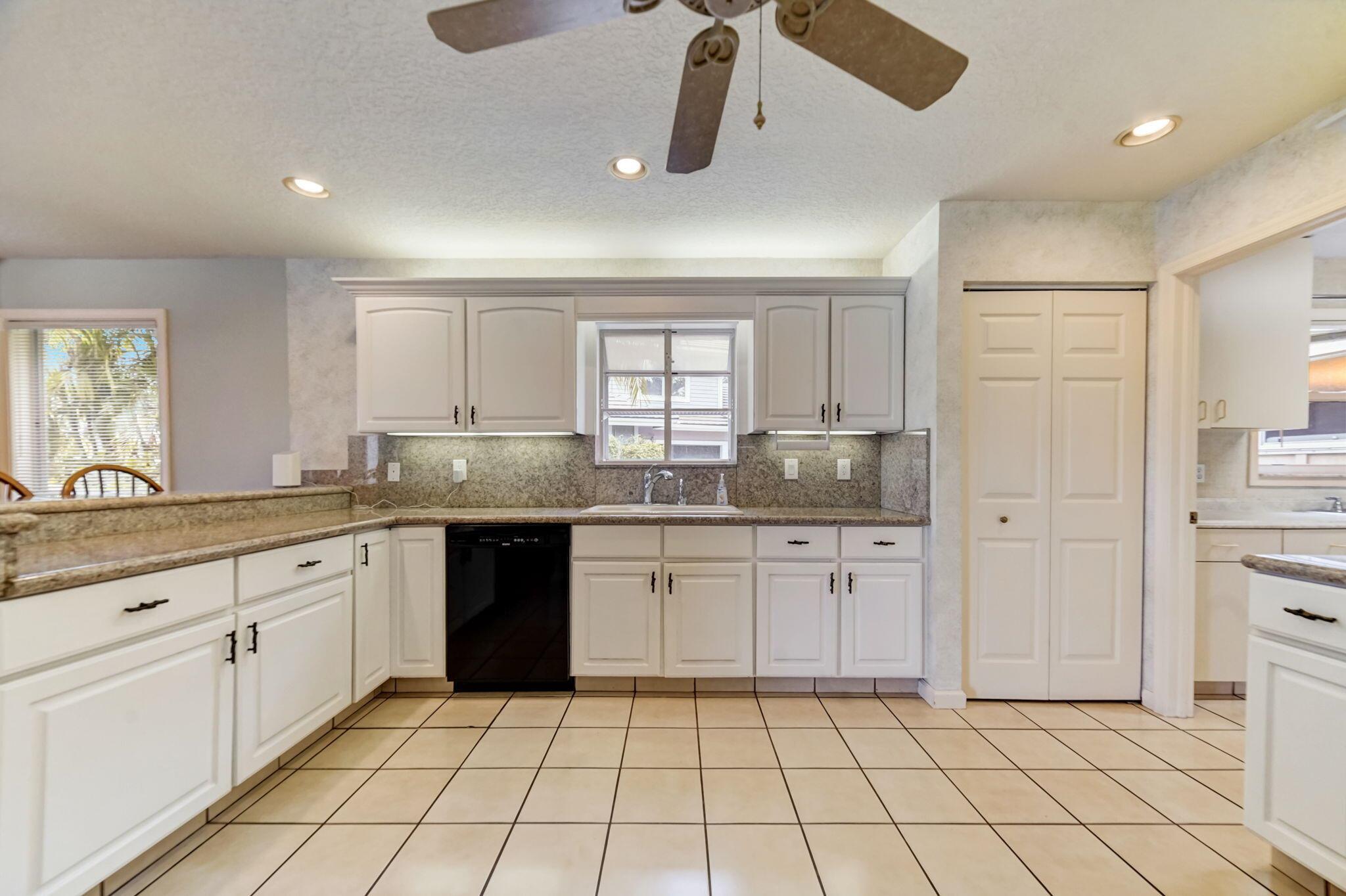 RIVER RIDGE (TEQUESTA) - Residential