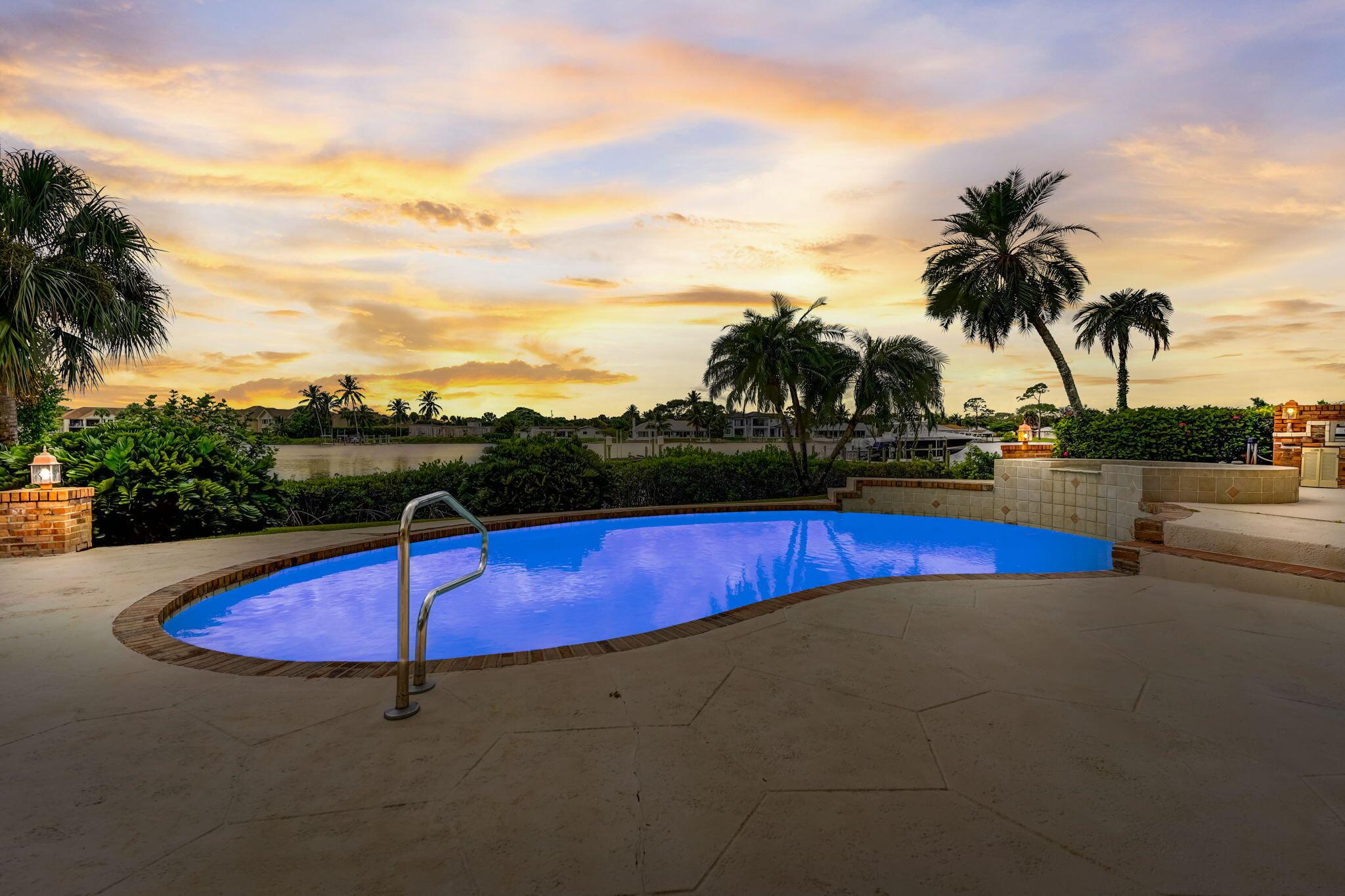 RIVER RIDGE (TEQUESTA) - Residential