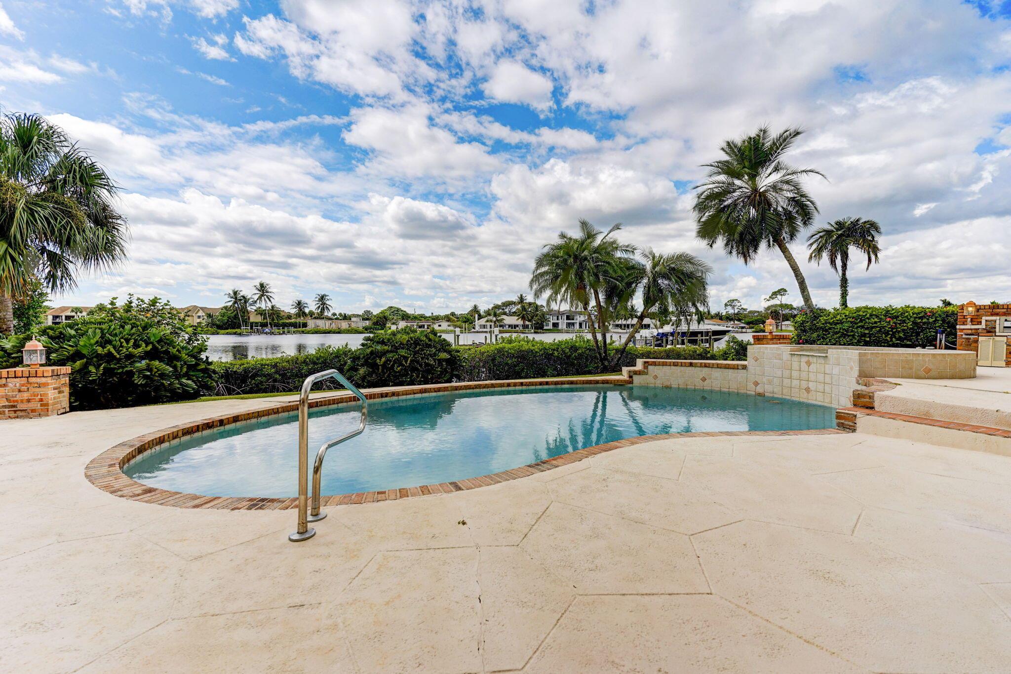 RIVER RIDGE (TEQUESTA) - Residential