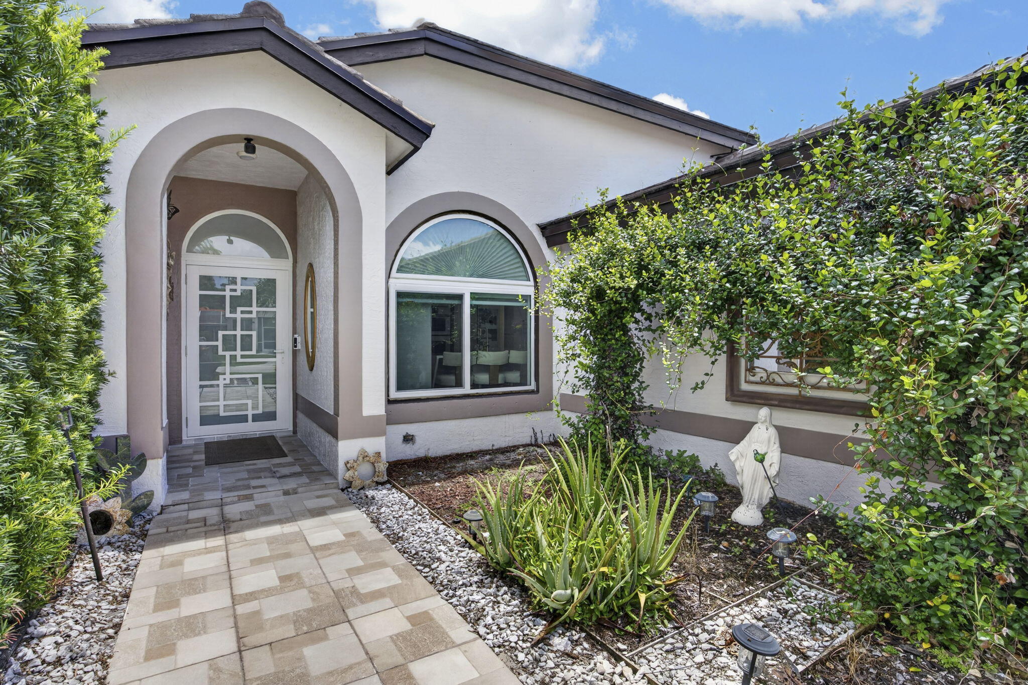 Properties 716 LAKE WELLINGTON Drive