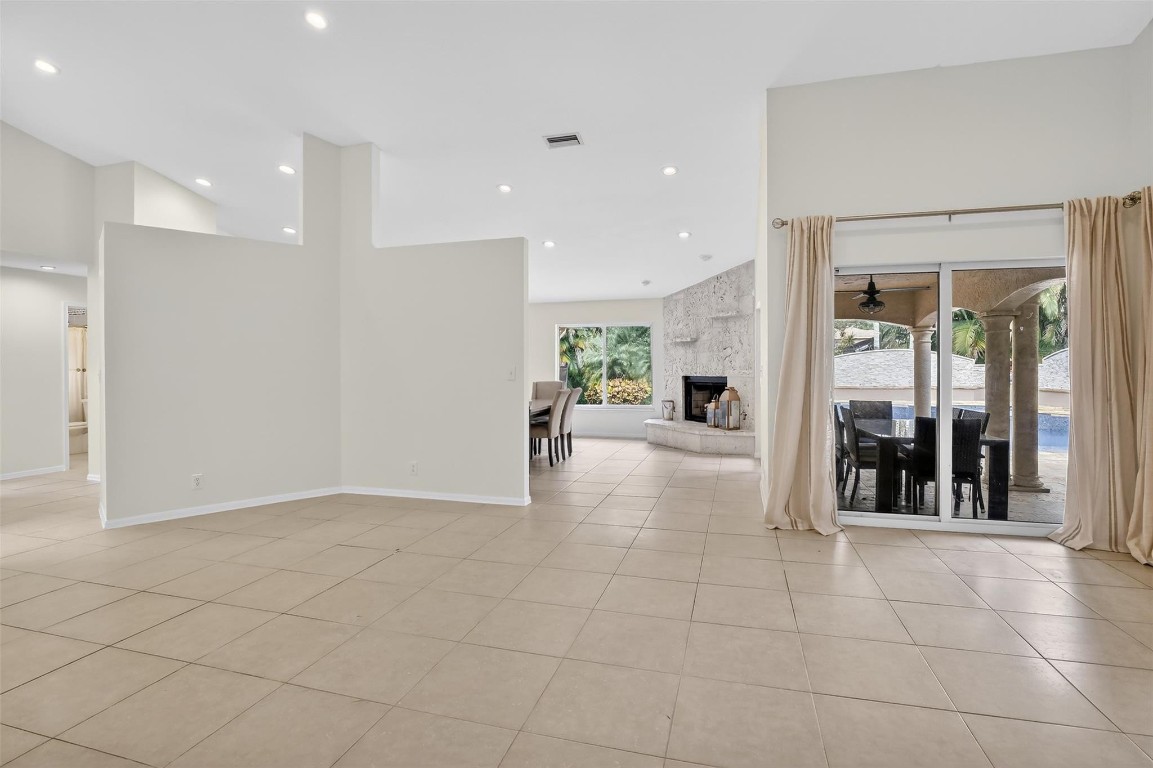 PLANTATION ACRES - Residential