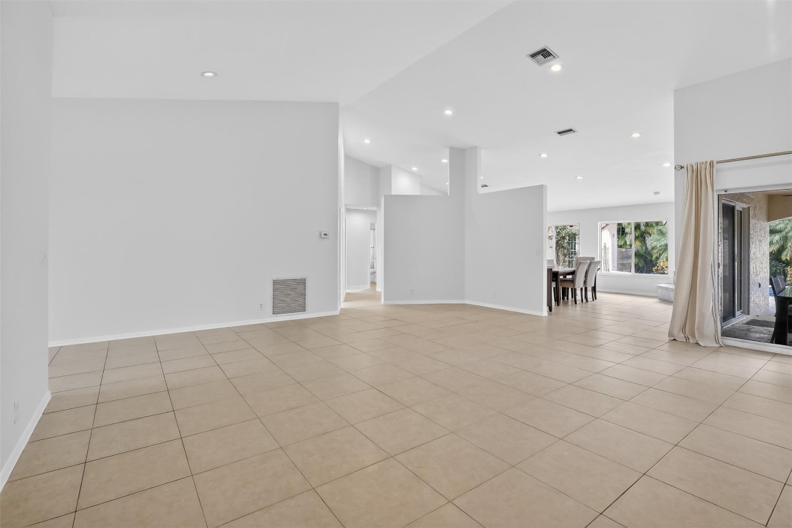 PLANTATION ACRES - Residential