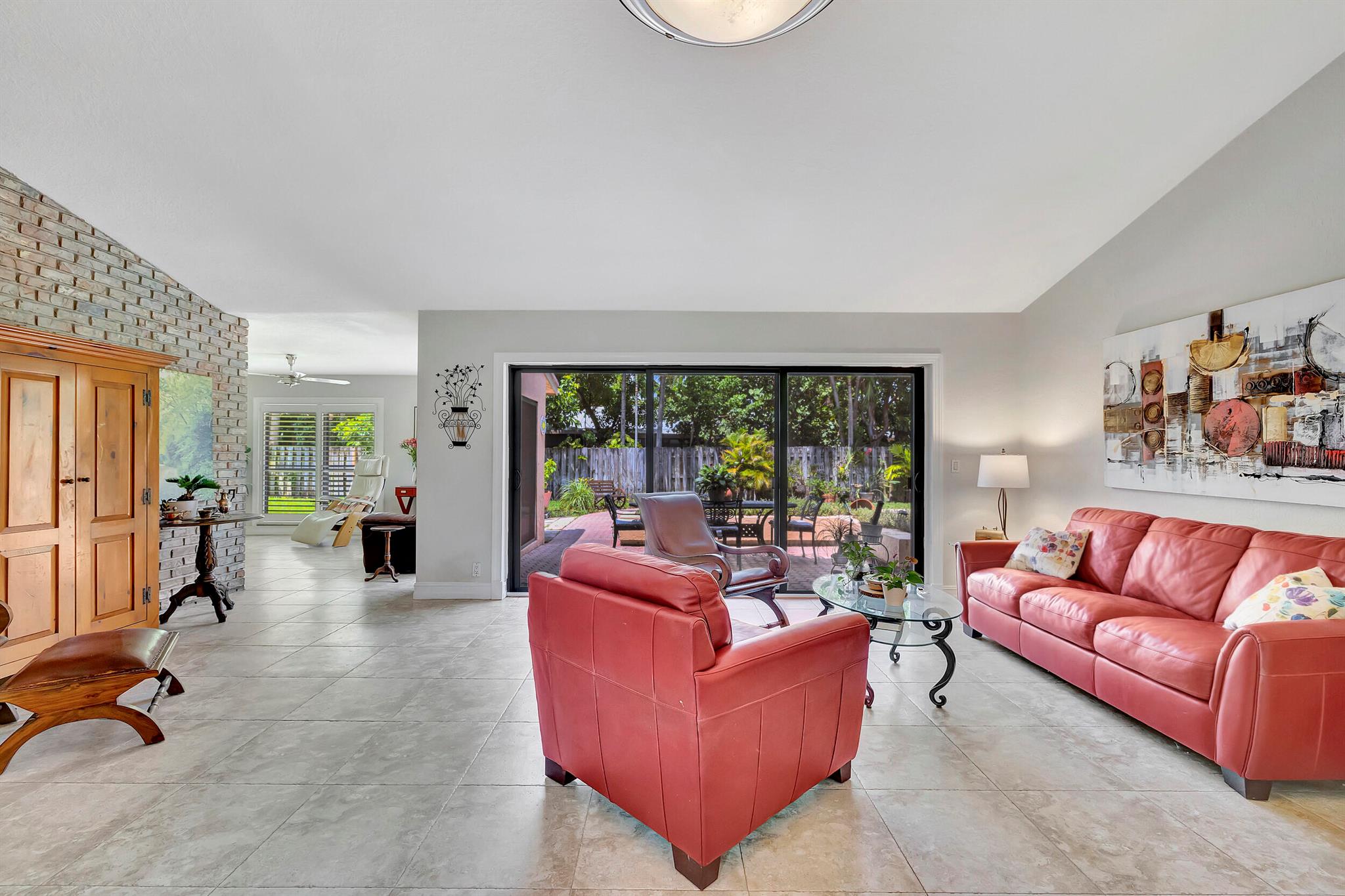 2211 NE 34th Court