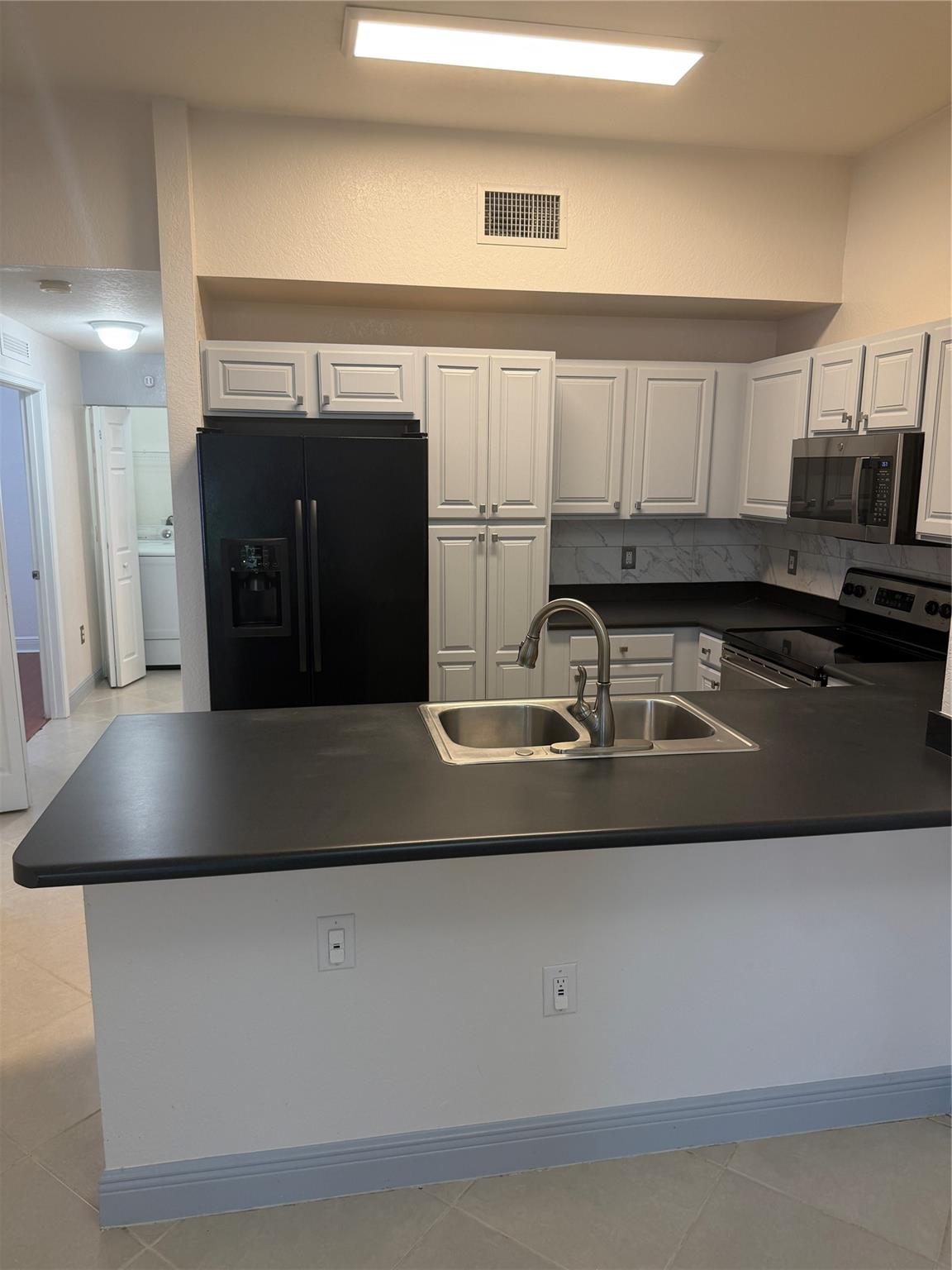 PRICE TO RENT FAST BEAUTIFUL AND SPACIOUS SINGLE STORY TOWNHOME IN A GATED COMMUNITY VILLAS OF PALOMINO FEATURING 3 BEDROOMS 2 BATHROOMS AND ONE CAR GARAGE. OPEN KITCHEN INTO DINING AREA. FULL SIZE WASHER AND DRYER INSIDE THE UNIT. THIS COMMUNITY HAS A POOL, BBQ AREA AND PLAYGROUND . THIS GATED COMMUNITY IS PROTECTED BY SURVEILLANCE CAMERAS AND IT'S CLOSE TO MAJOR HIGHWAYS AND SHOPPING OUTLETS. GUEST PARKING AVAILABLE. WATER IS INCLUDED WITH RENT. 
AS PER ASSOCIATION TWO VEHICLES ARE ALLOWED PER UNIT (NO COMMERCIAL), CREDIT SCORE MUST BE 680+, NO PETS ARE ALLOWED FOR TENANTS. LANDLORD REQUIERES 1ST MONTH AND 1 SECURITY DEPOSIT , BUT THE ASSOCIATION REQUIRES AN ADDITIONAL DEPOSIT FOR COMMONM AREAS (REFUNDABLE). RENTERS INSURANCE IS REQUIERED (IS NOT EXPENSIVE)  
CLICK ON SHOW ASSIST !