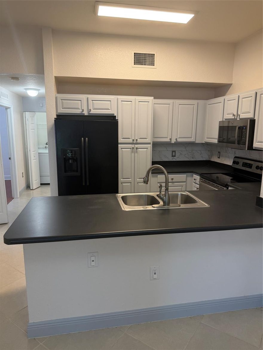 PRICE TO RENT FAST BEAUTIFUL AND SPACIOUS SINGLE STORY TOWNHOME IN A GATED COMMUNITY VILLAS OF PALOMINO FEATURING 3 BEDROOMS 2 BATHROOMS AND ONE CAR GARAGE. OPEN KITCHEN INTO DINING AREA. FULL SIZE WASHER AND DRYER INSIDE THE UNIT. THIS COMMUNITY HAS A POOL, BBQ AREA AND PLAYGROUND . THIS GATED COMMUNITY IS PROTECTED BY SURVEILLANCE CAMERAS AND IT'S CLOSE TO MAJOR HIGHWAYS AND SHOPPING OUTLETS. GUEST PARKING AVAILABLE. WATER IS INCLUDED WITH RENT. 
AS PER ASSOCIATION TWO VEHICLES ARE ALLOWED PER UNIT (NO COMMERCIAL), CREDIT SCORE MUST BE 680+, NO PETS ARE ALLOWED FOR TENANTS. LANDLORD REQUIERES 1ST MONTH AND 1 SECURITY DEPOSIT , BUT THE ASSOCIATION REQUIRES AN ADDITIONAL DEPOSIT FOR COMMONM AREAS (REFUNDABLE). RENTERS INSURANCE IS REQUIERED (IS NOT EXPENSIVE)  
CLICK ON SHOW ASSIST !