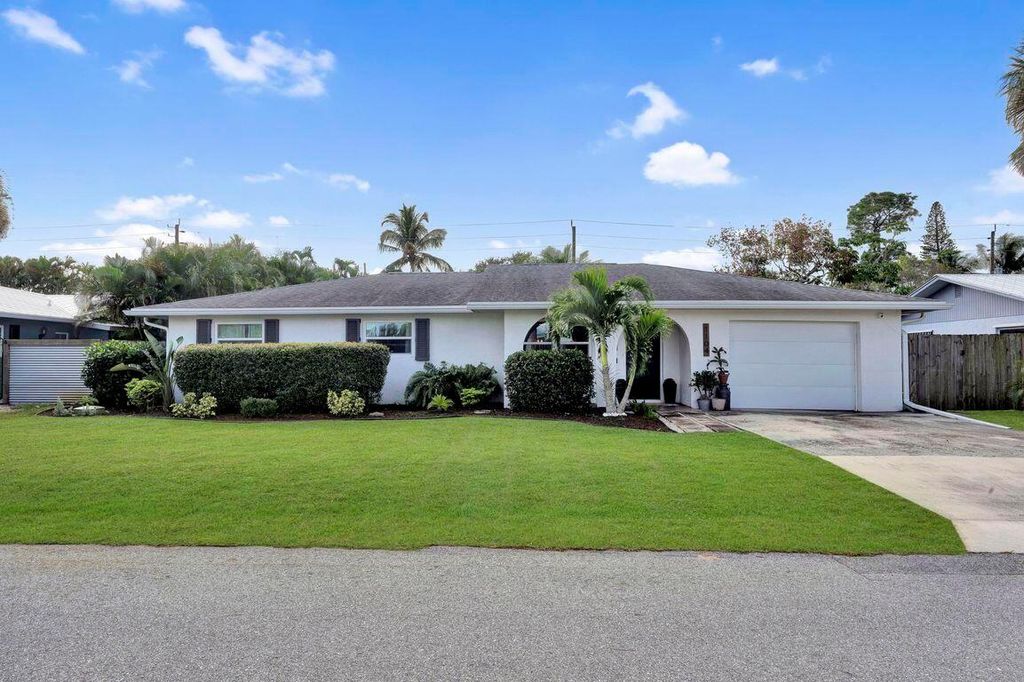 Photo of 1104 NW 12th Terrace, Stuart, FL 34994 (MLS # R11112642)
