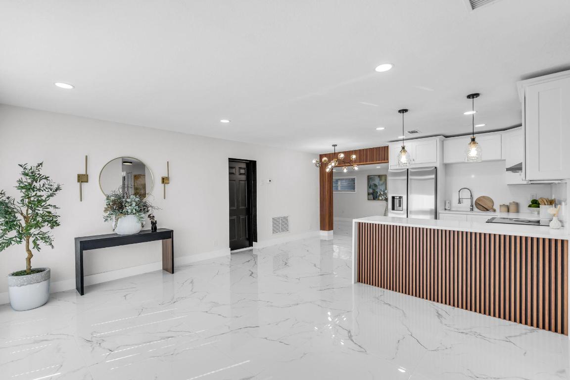 LAKE OSBORNE HEIGHTS - Residential