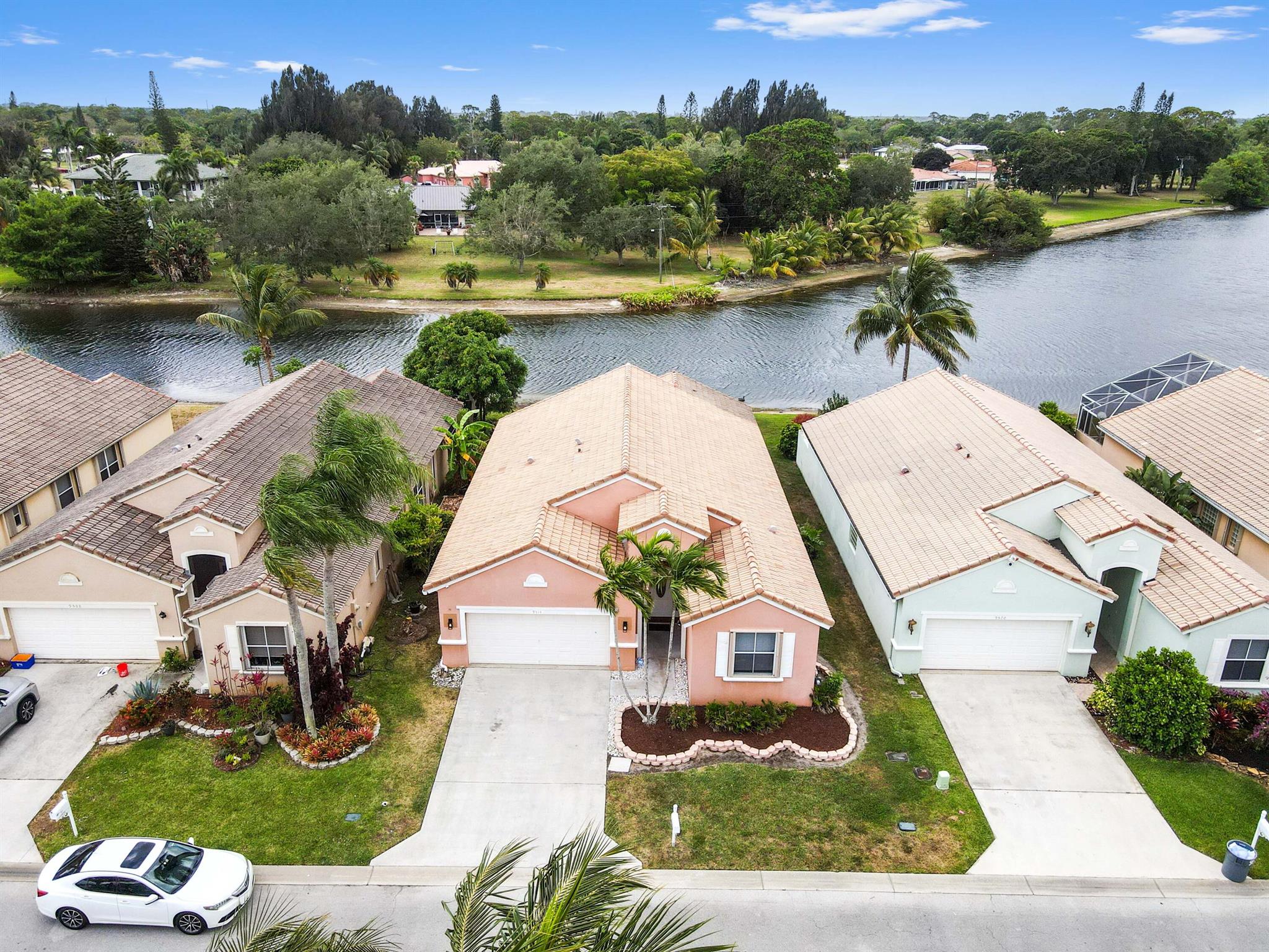 9514 Lago Drive