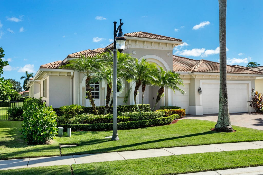 Photo of 531 Les Jardin Drive, Palm Beach Gardens, FL 33410 (MLS # R11001029)
