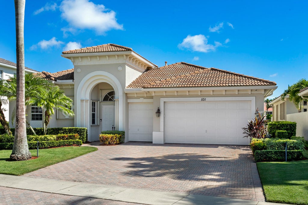 Photo of 531 Les Jardin Drive, Palm Beach Gardens, FL 33410 (MLS # R11001029)