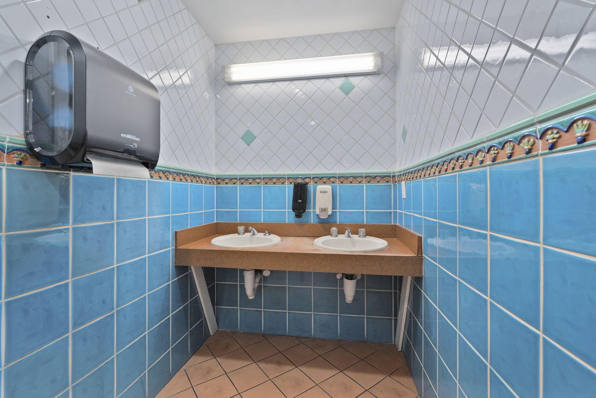 CLEVELAND - Commercial Sale