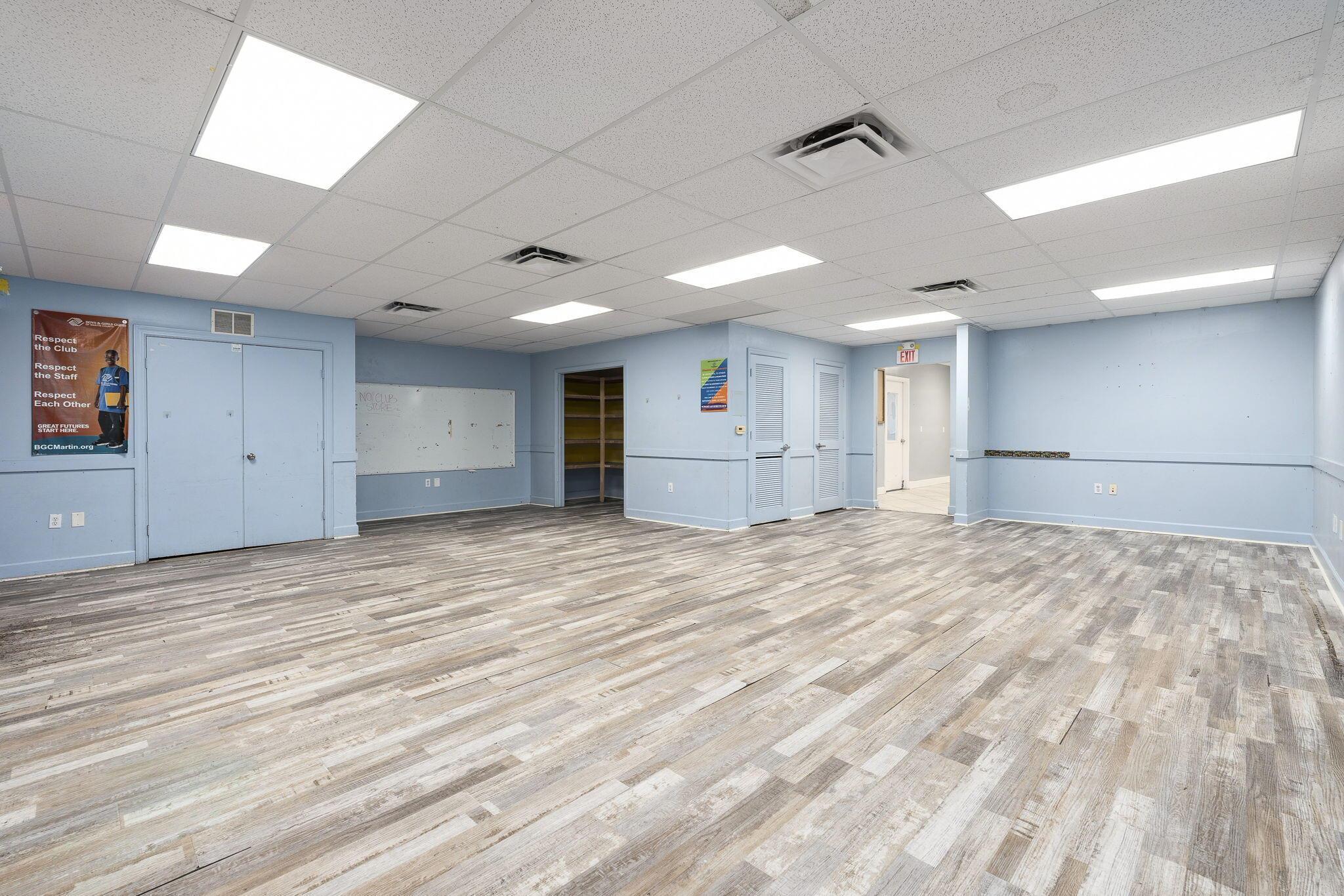 CLEVELAND - Commercial Sale