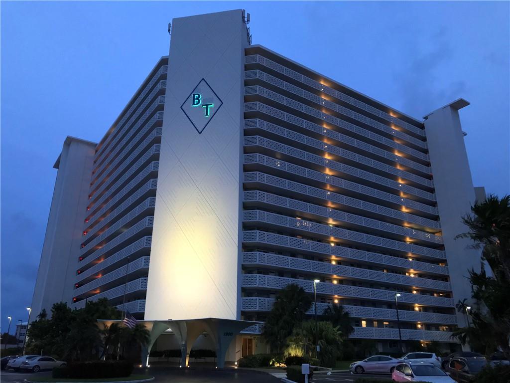 Breakwater Towers - Residential