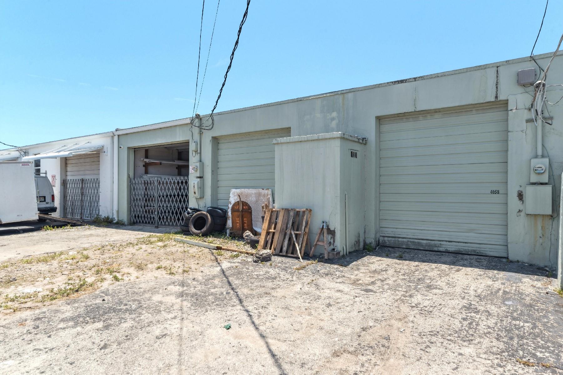 4056 NE 5th Ter