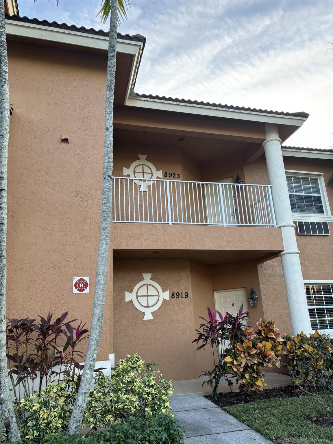This fully furnished 2 bed, 2.5 bath condo is a lucrative vacation rental, ideal for investors. Located on the 2nd floor for added security, it boasts a full kitchen and screened patio. Unique lockout feature splits the unit: the A side offers a 1 bed, 1.5 bath setup with a living room, kitchen, and patio; the B side has a 1 bed, kitchenette, and full bath. Maximize rental income by leasing separately or together. Fully equipped and ready to generate revenue. Don't miss out on this prime real estate gem. Unit is currently on the vacation rental market with upcoming guest stays. Showing must be scheduled around vacancies. Check out 360 tour to get a great sense on these unique homes.