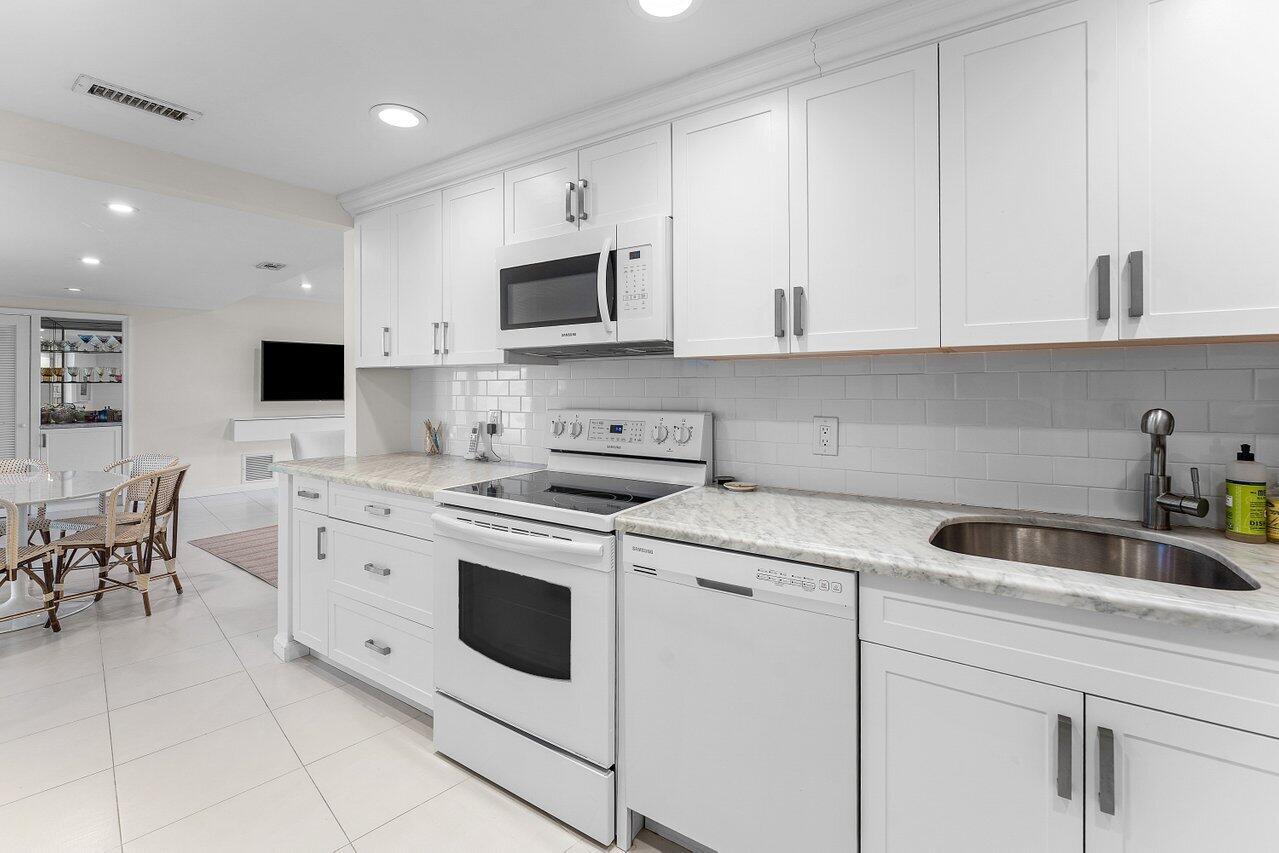 AMBASSADOR SOUTH DEV CORP - Residential Lease