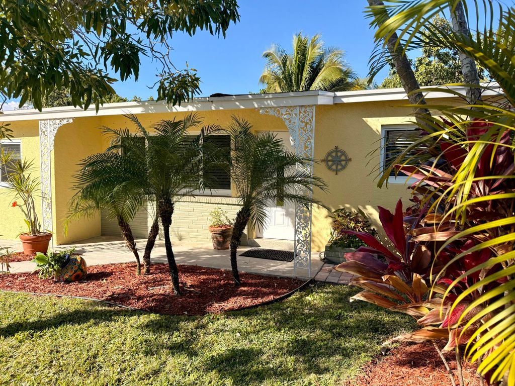 Photo of 607 W Perry Street, Lantana, FL 33462 (MLS # B26024800)