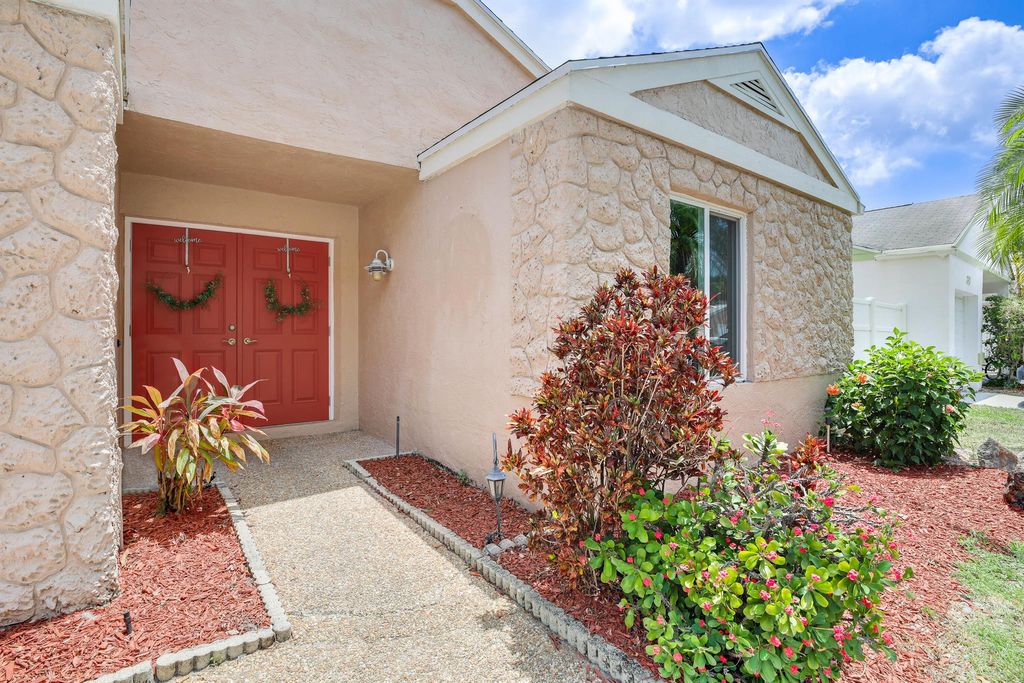Photo of 36 Buxton Lane, Boynton Beach, FL 33426 (MLS # R10991555)