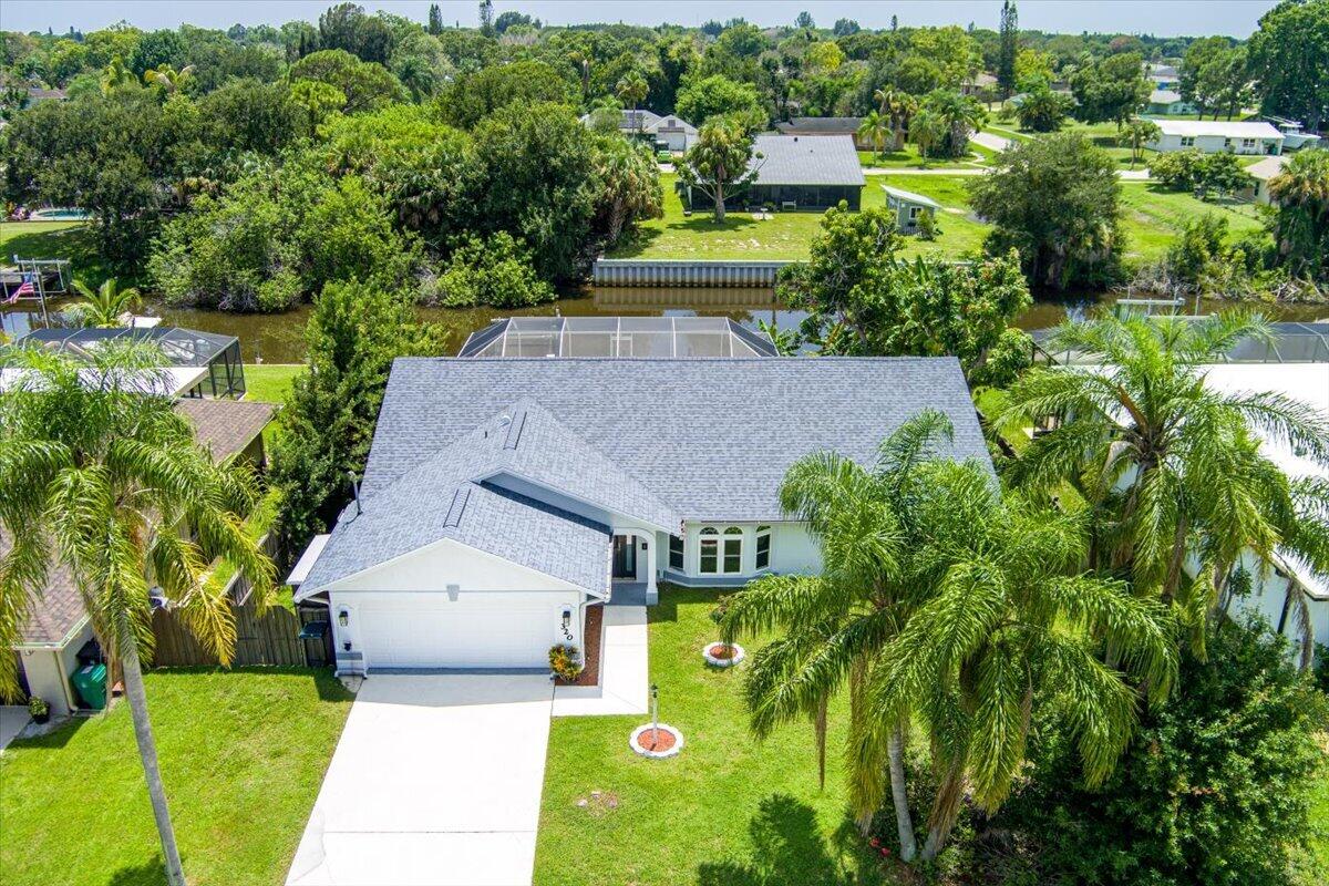 320 NE Surfside Avenue