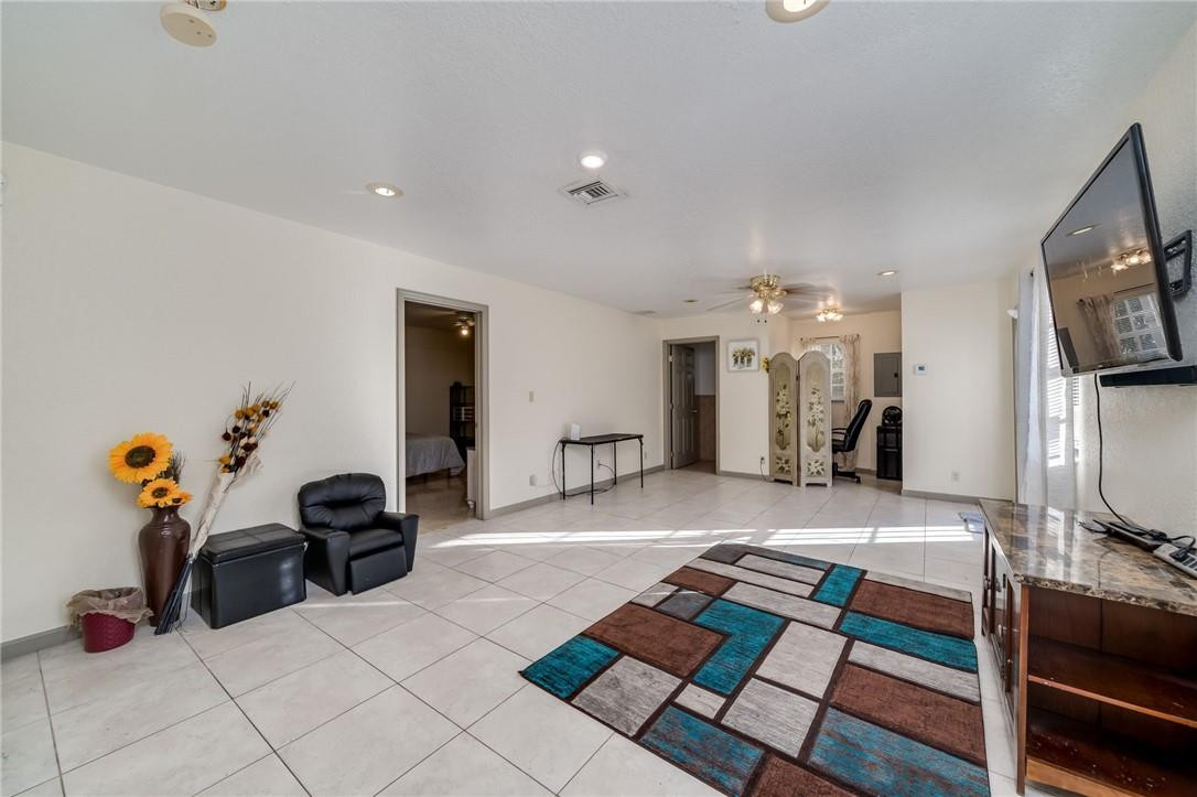 Carver Heights 25-41 B - Residential