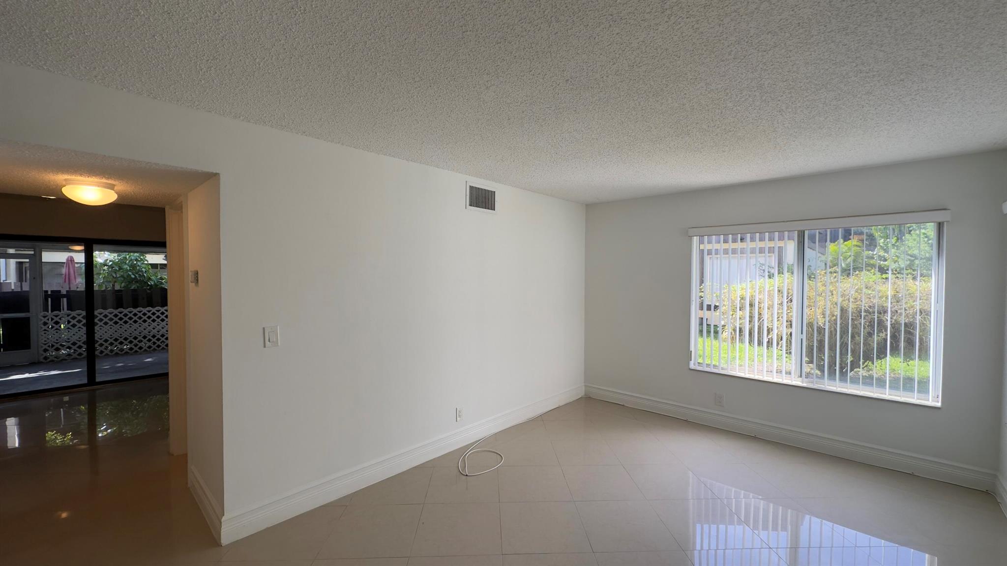 FOREST CONDO - Residential Lease