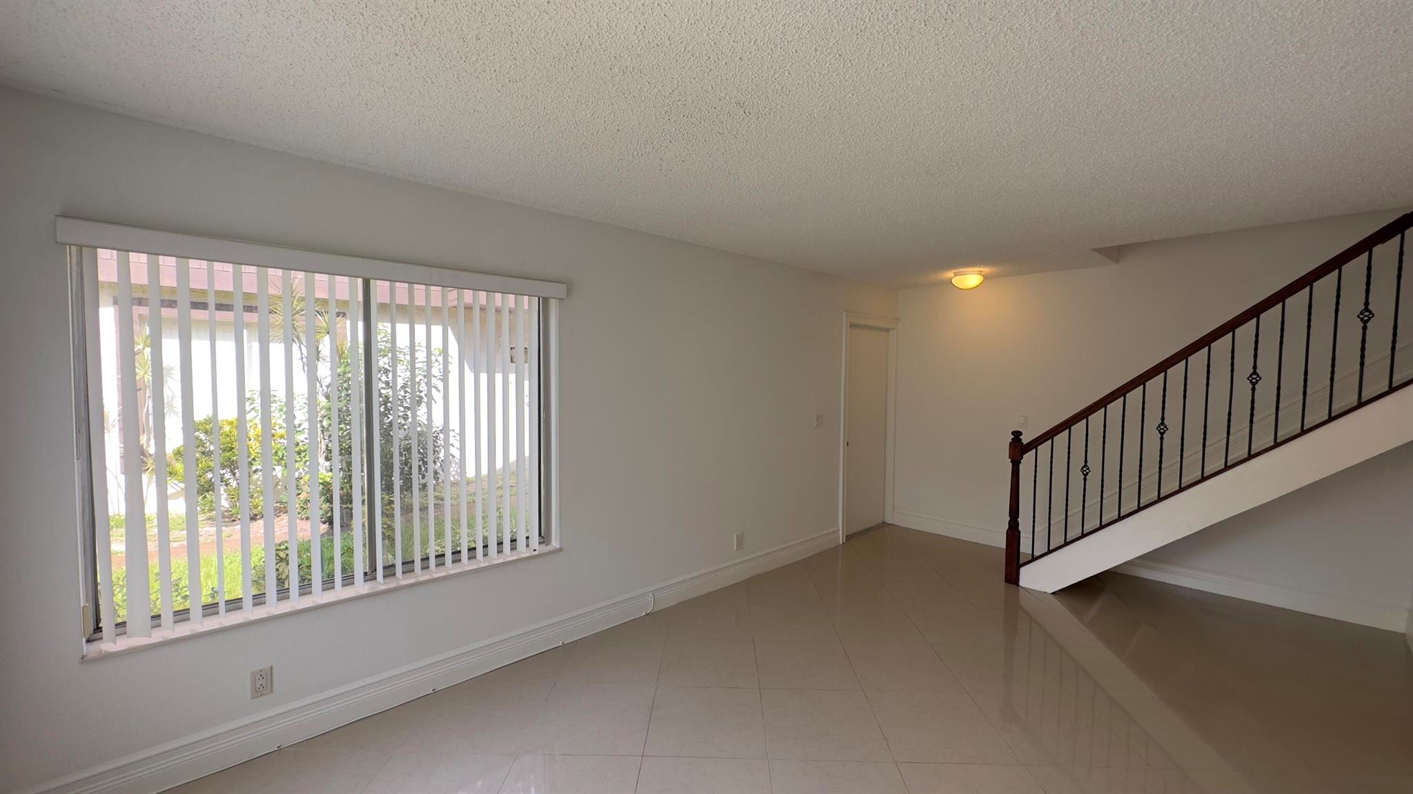 FOREST CONDO - Residential Lease