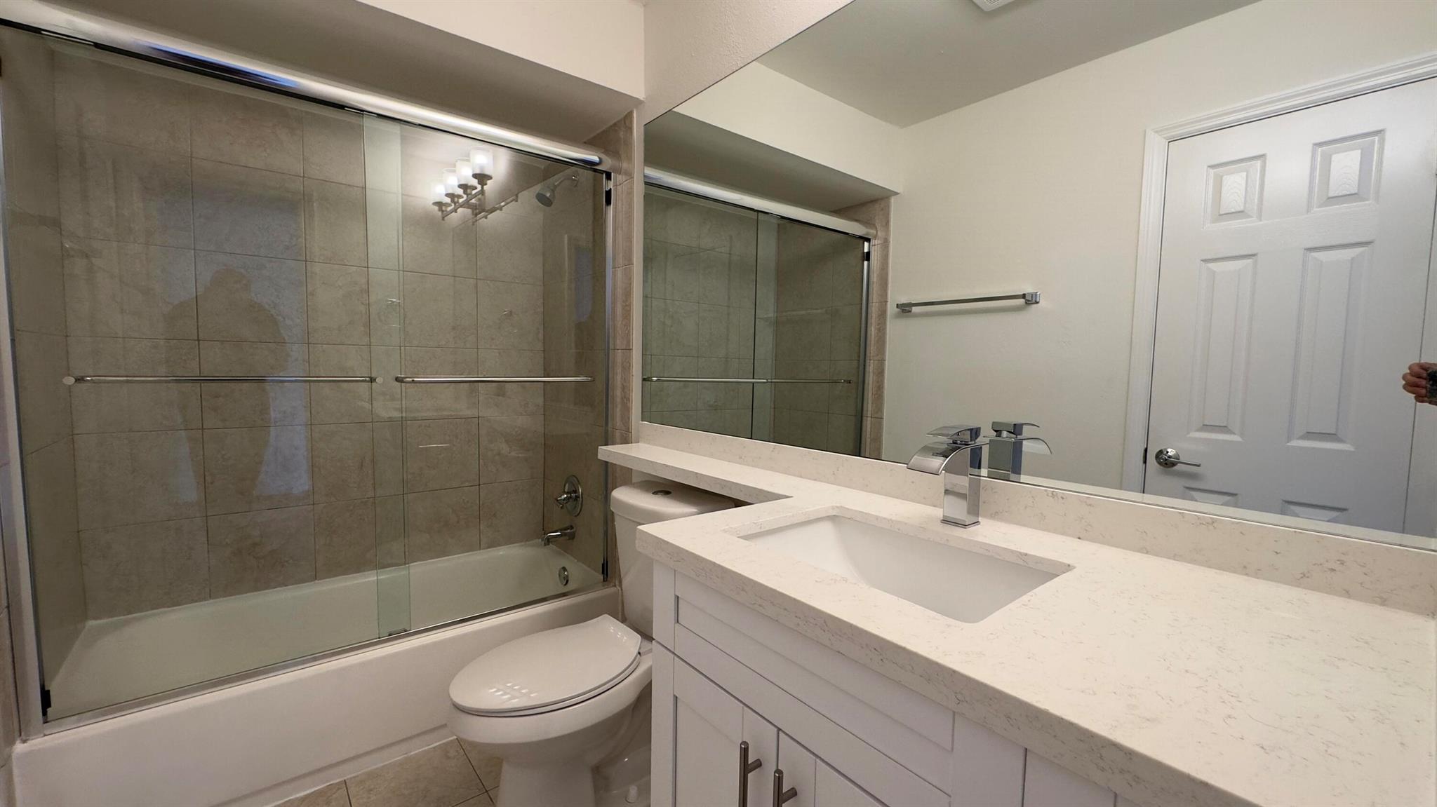 FOREST CONDO - Residential Lease